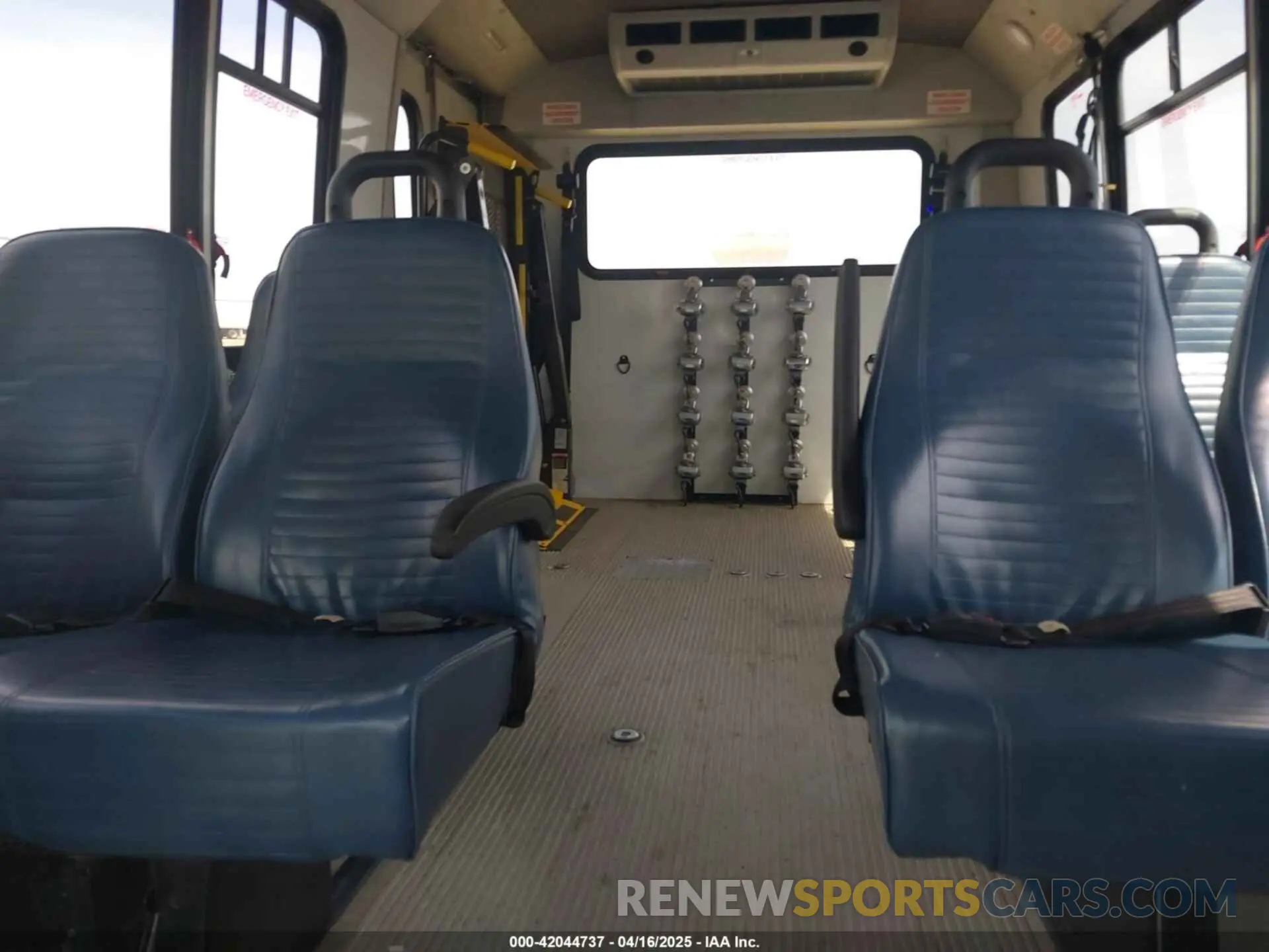 6 Photograph of a damaged car 1FDFE4FSXKDC31023 FORD E-450 CUTAWAY 2019