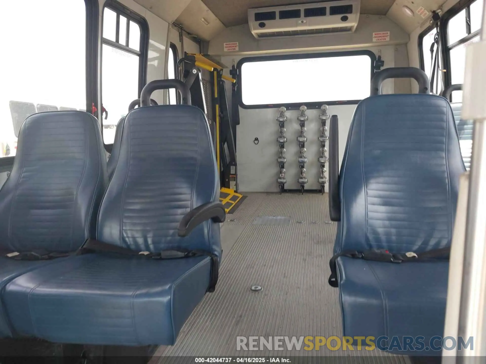 7 Photograph of a damaged car 1FDFE4FSXKDC31023 FORD E-450 CUTAWAY 2019