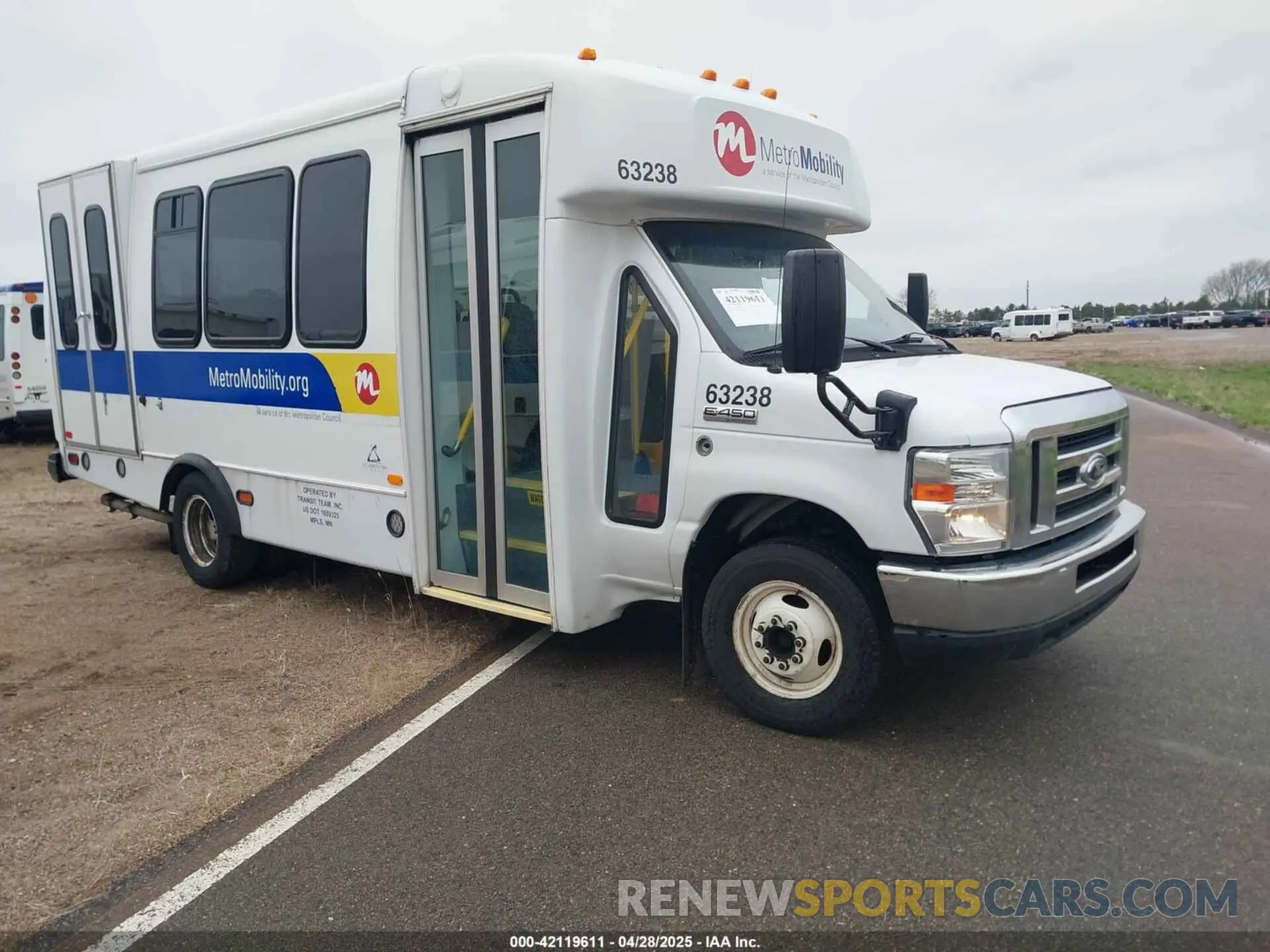 1 Photograph of a damaged car 1FDFE4FSXKDC56133 FORD E-450 CUTAWAY 2019