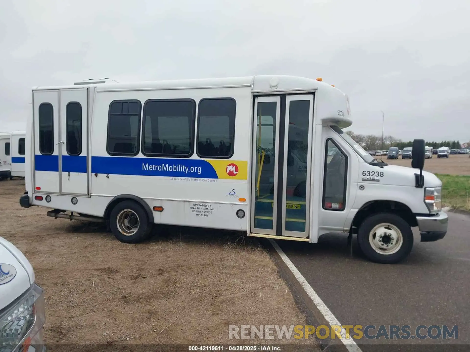 13 Photograph of a damaged car 1FDFE4FSXKDC56133 FORD E-450 CUTAWAY 2019