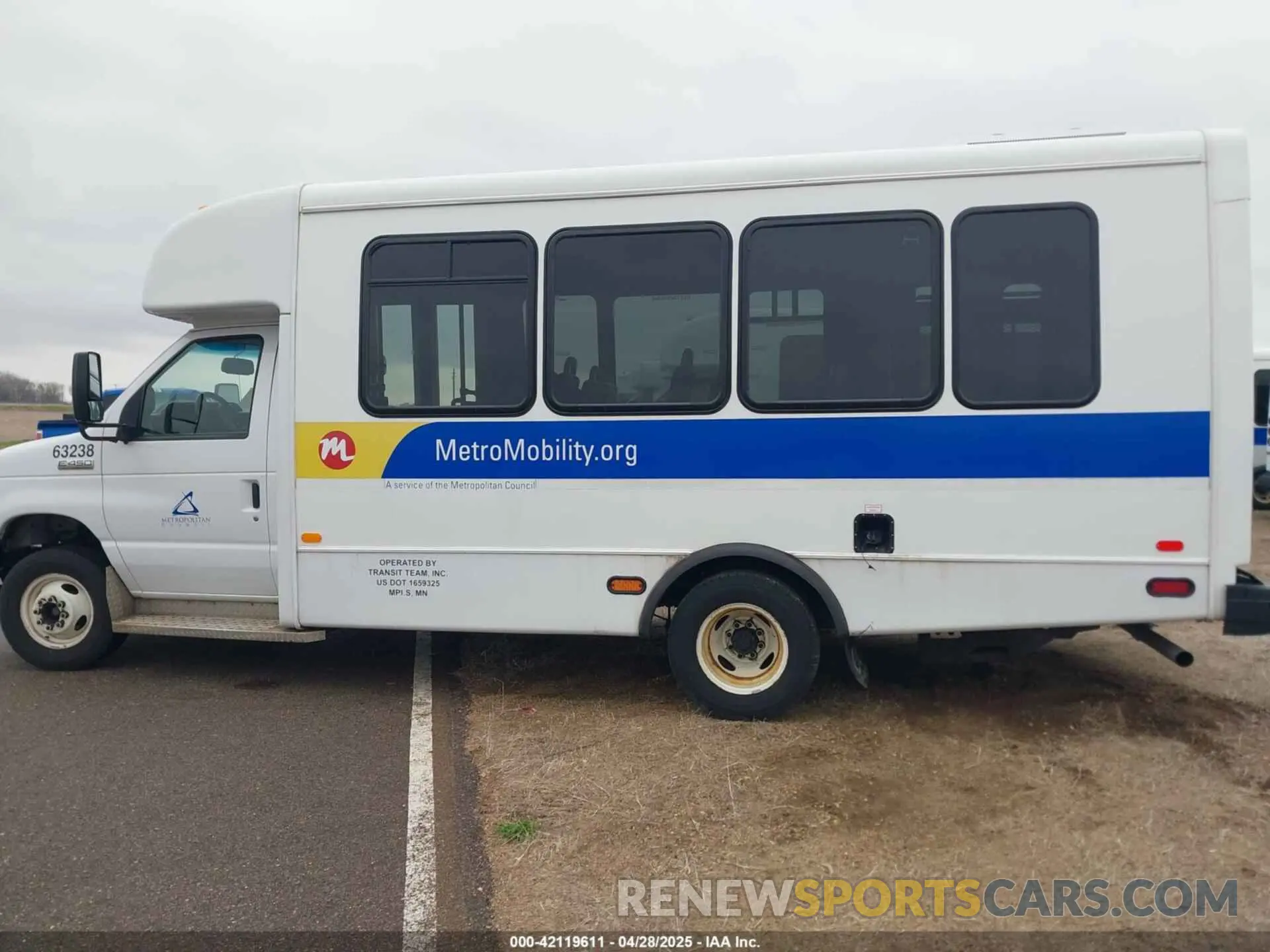 14 Photograph of a damaged car 1FDFE4FSXKDC56133 FORD E-450 CUTAWAY 2019