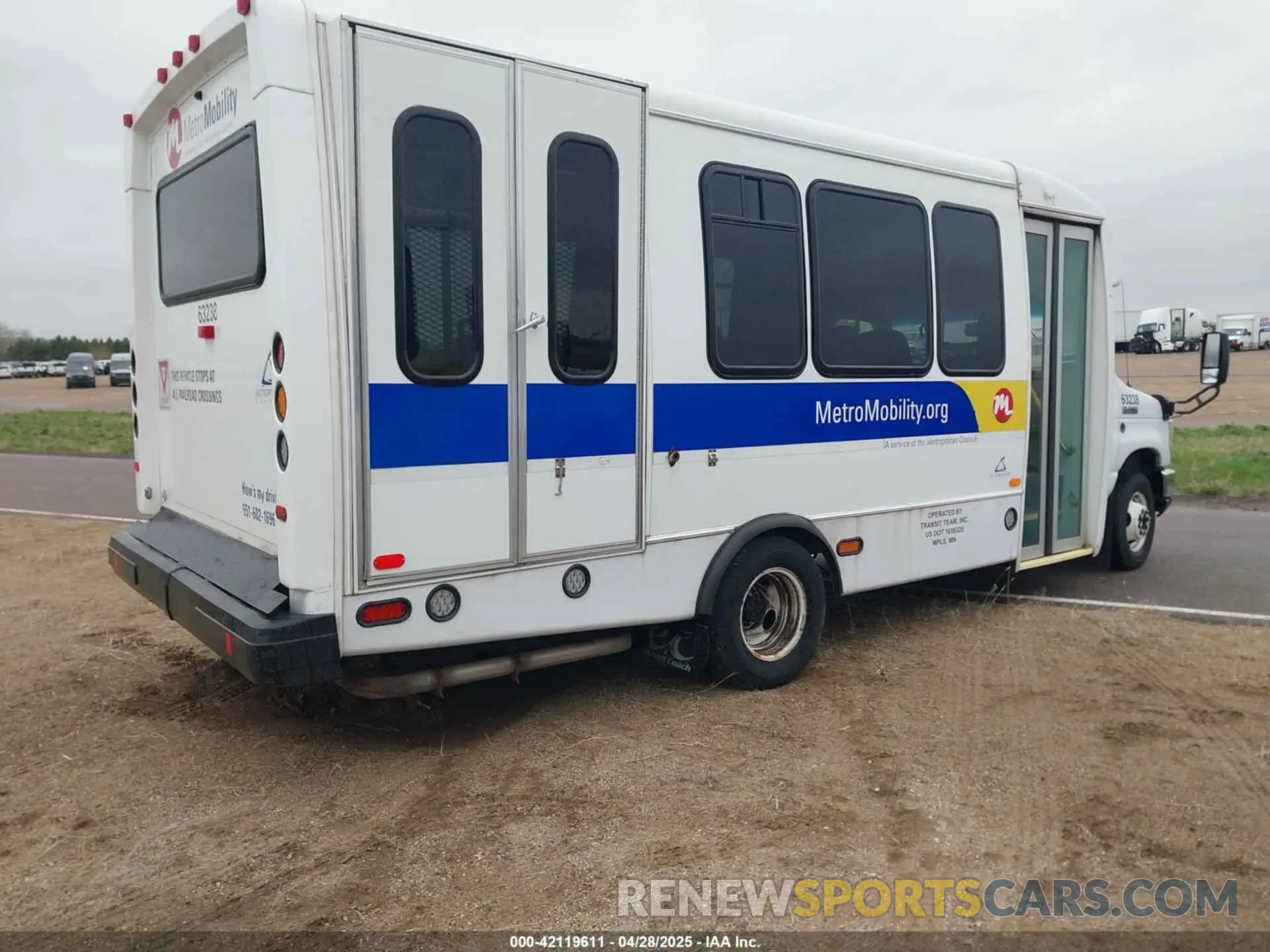 4 Photograph of a damaged car 1FDFE4FSXKDC56133 FORD E-450 CUTAWAY 2019
