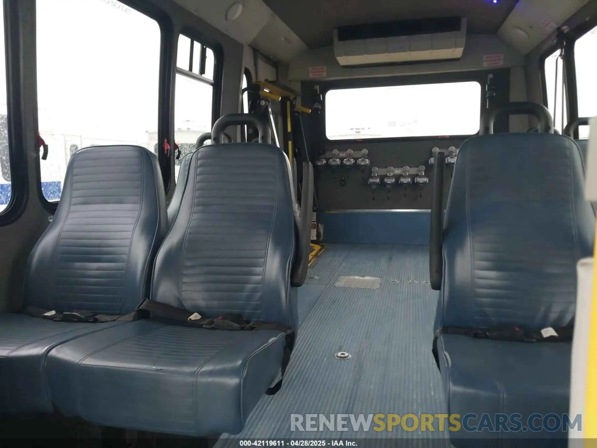 7 Photograph of a damaged car 1FDFE4FSXKDC56133 FORD E-450 CUTAWAY 2019