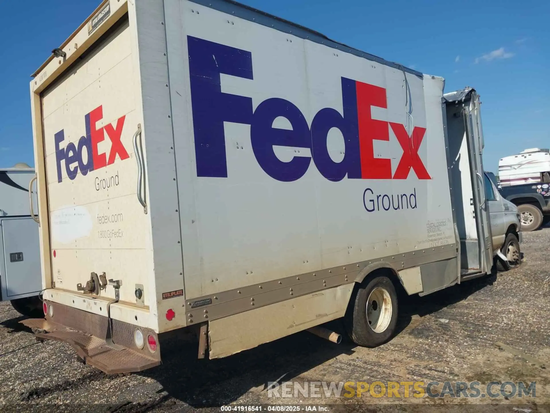 4 Photograph of a damaged car 1FDWE4F65KDC61128 FORD E-450 CUTAWAY 2019
