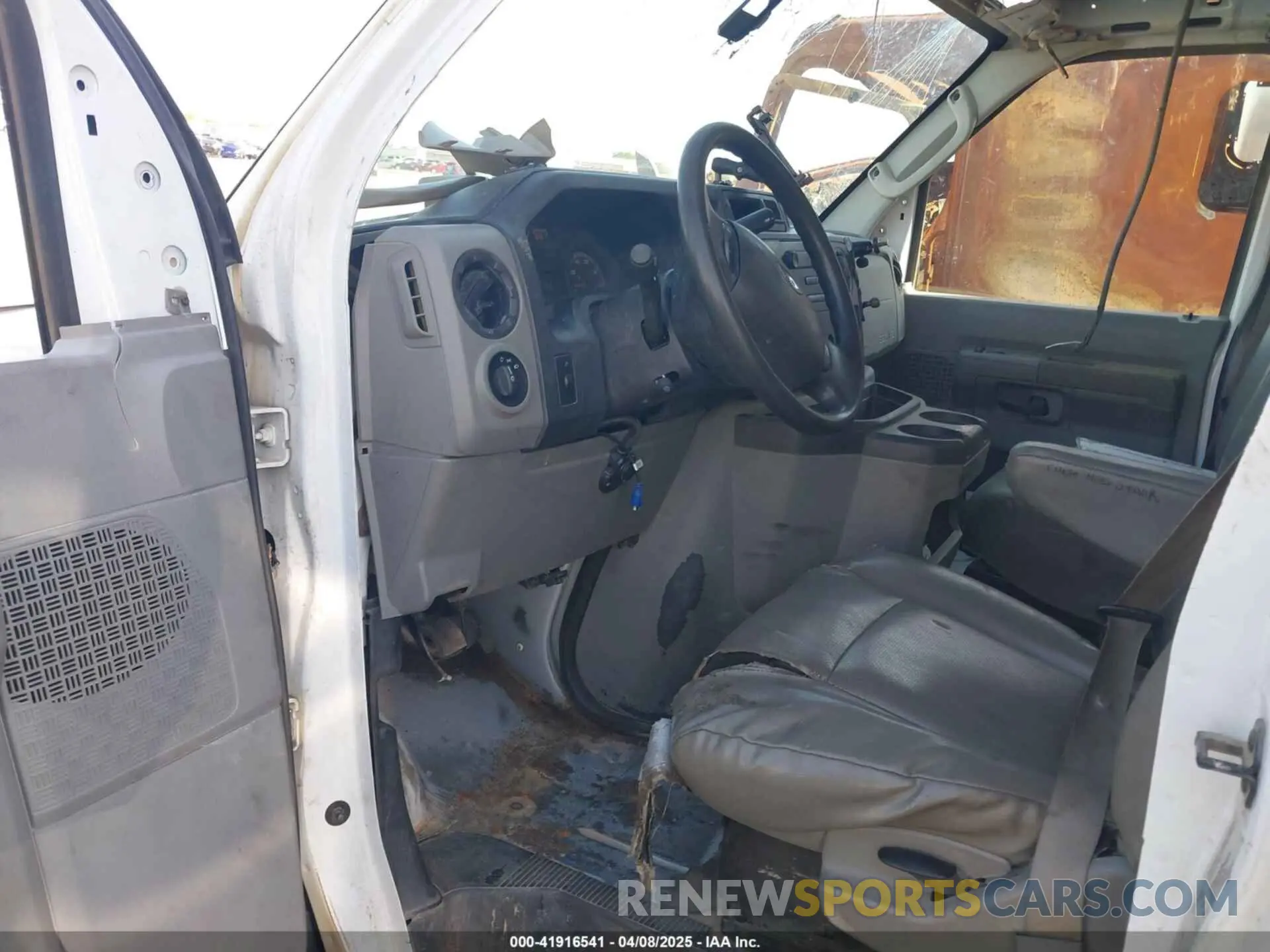 6 Photograph of a damaged car 1FDWE4F65KDC61128 FORD E-450 CUTAWAY 2019