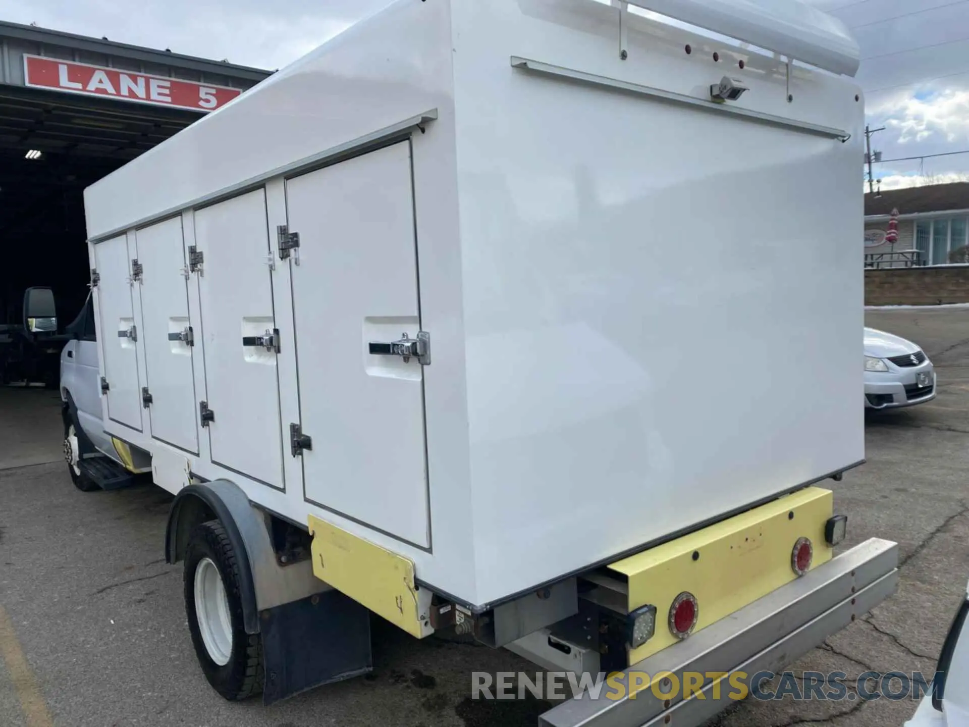1 Photograph of a damaged car 1FDXE4FS4KDC16859 FORD E-450 CUTAWAY 2019