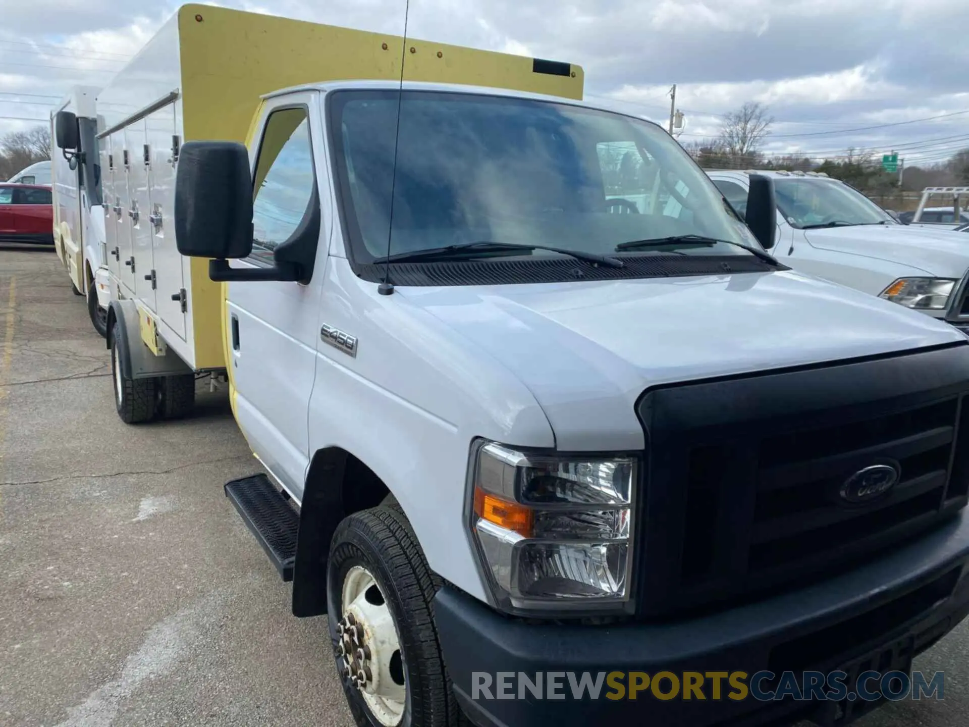 18 Photograph of a damaged car 1FDXE4FS4KDC16859 FORD E-450 CUTAWAY 2019