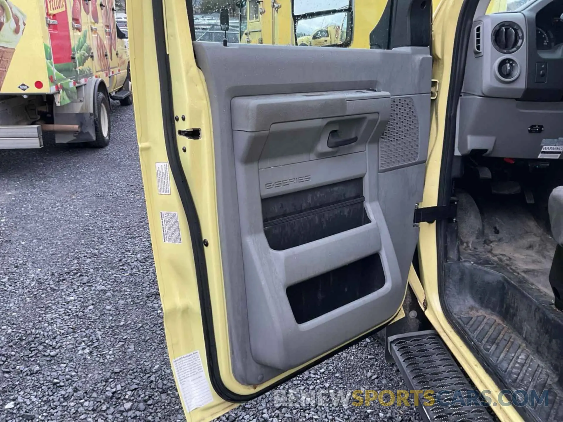 18 Photograph of a damaged car 1FDXE4FS4KDC53538 FORD E-450 CUTAWAY 2019