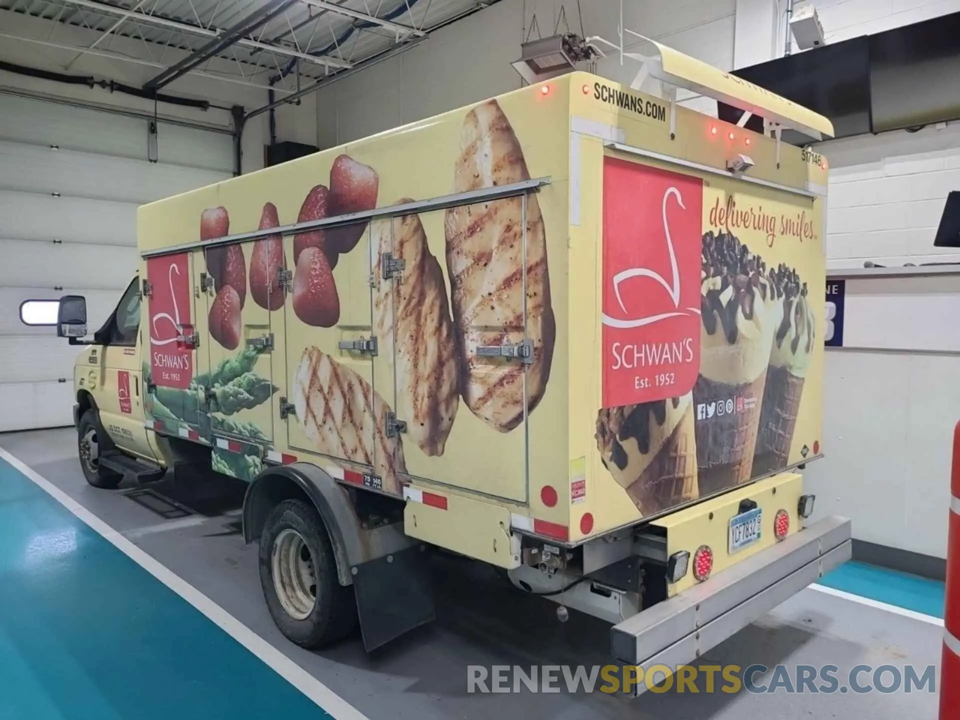 24 Photograph of a damaged car 1FDXE4FS7KDC22543 FORD E-450 CUTAWAY 2019