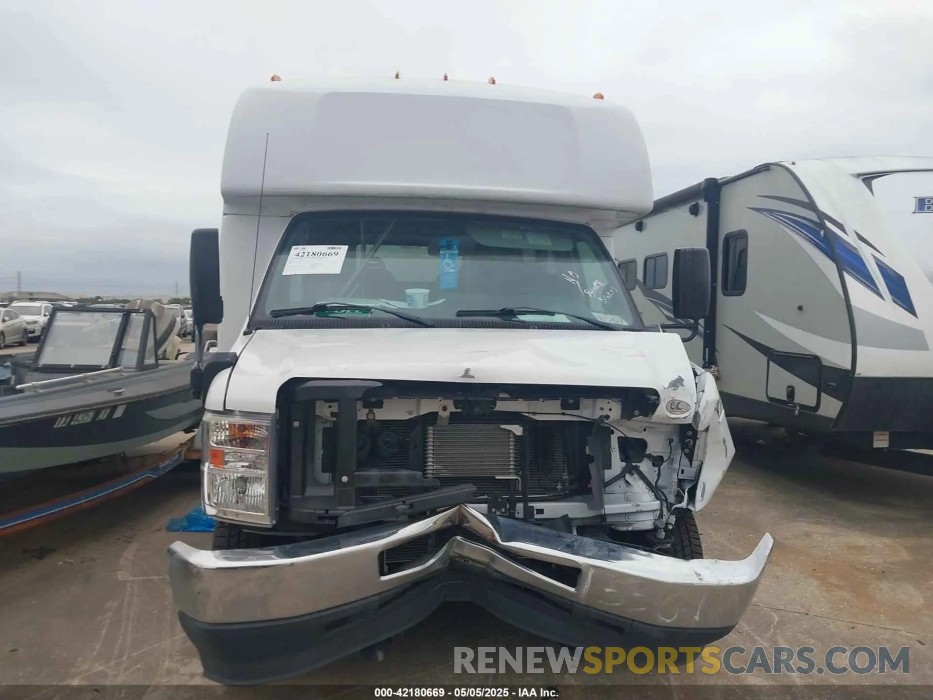13 Photograph of a damaged car 1FDFE4FN5NDC21725 FORD E-450 CUTAWAY 2022
