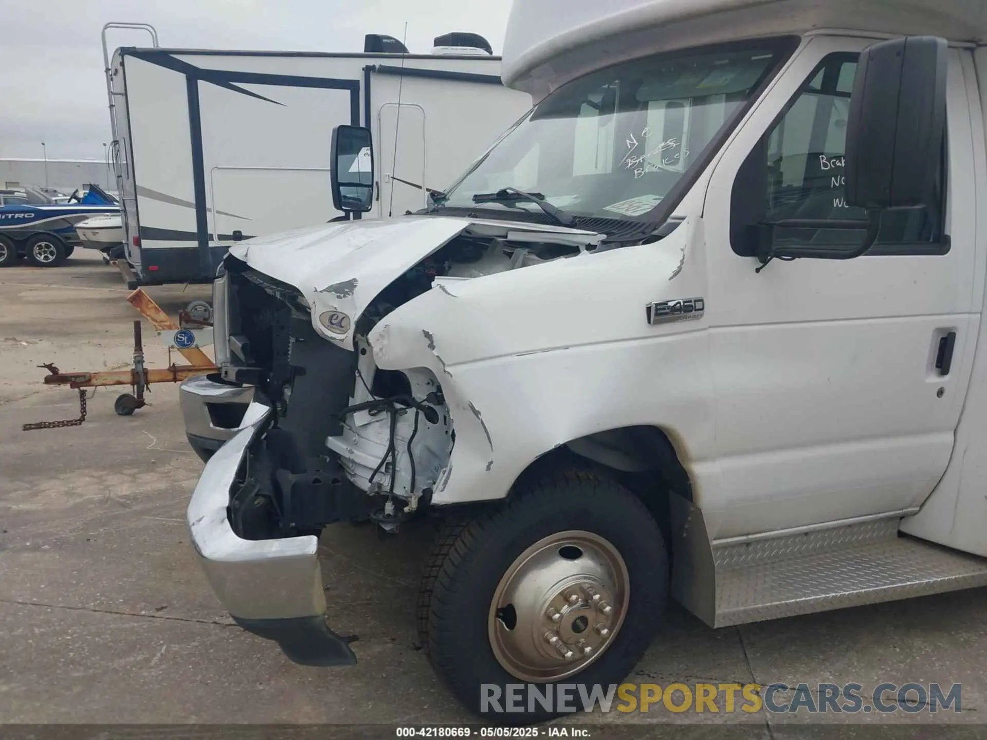 17 Photograph of a damaged car 1FDFE4FN5NDC21725 FORD E-450 CUTAWAY 2022