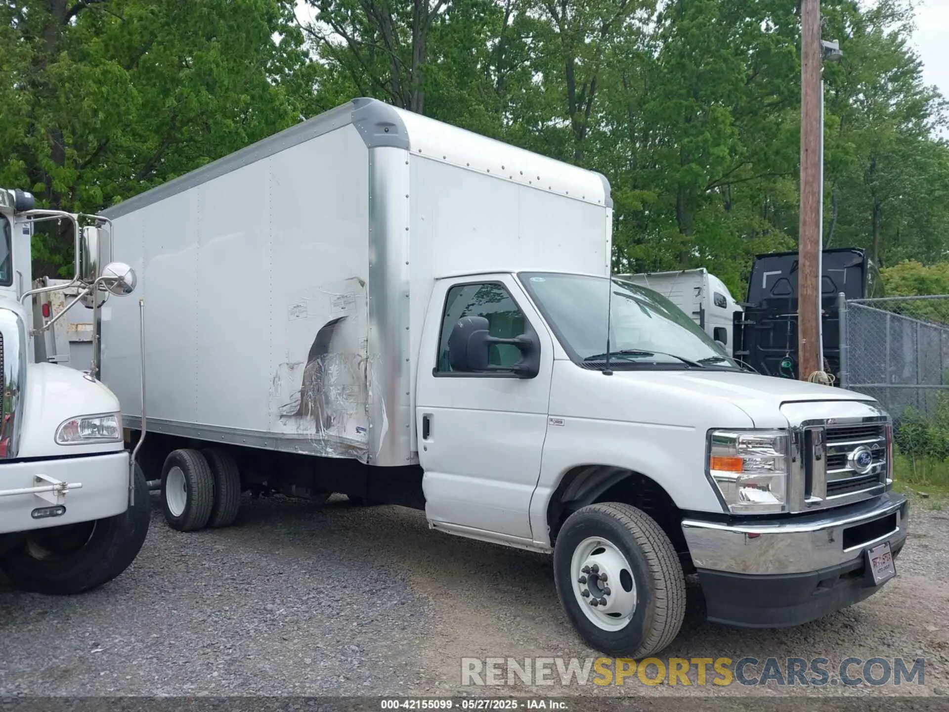 16 Photograph of a damaged car 1FDXE4FNXSDD07192 FORD E-450 CUTAWAY 2025