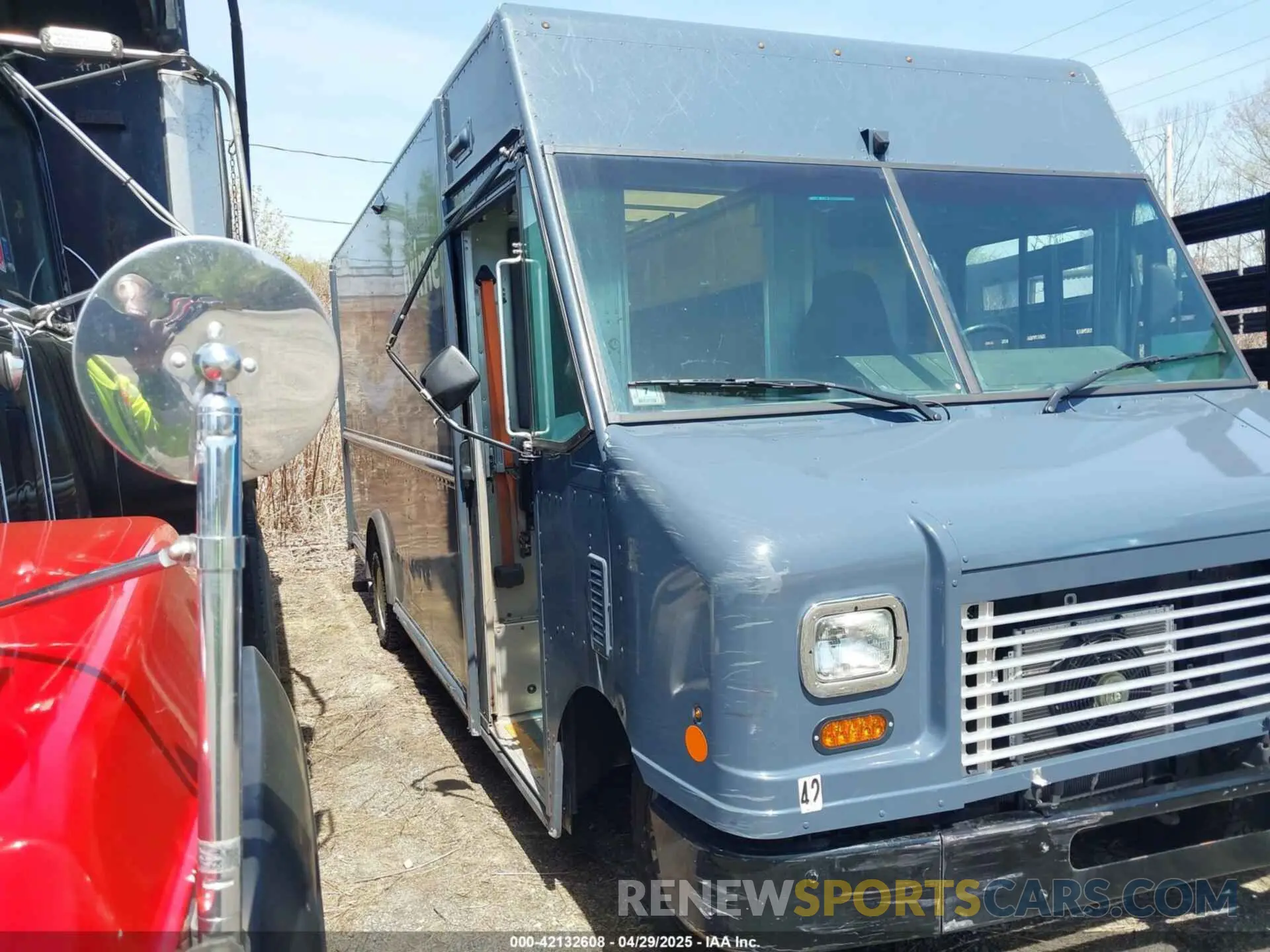 1 Photograph of a damaged car 1FC3E4K63KDC48097 FORD E-450 STRIPPED 2019