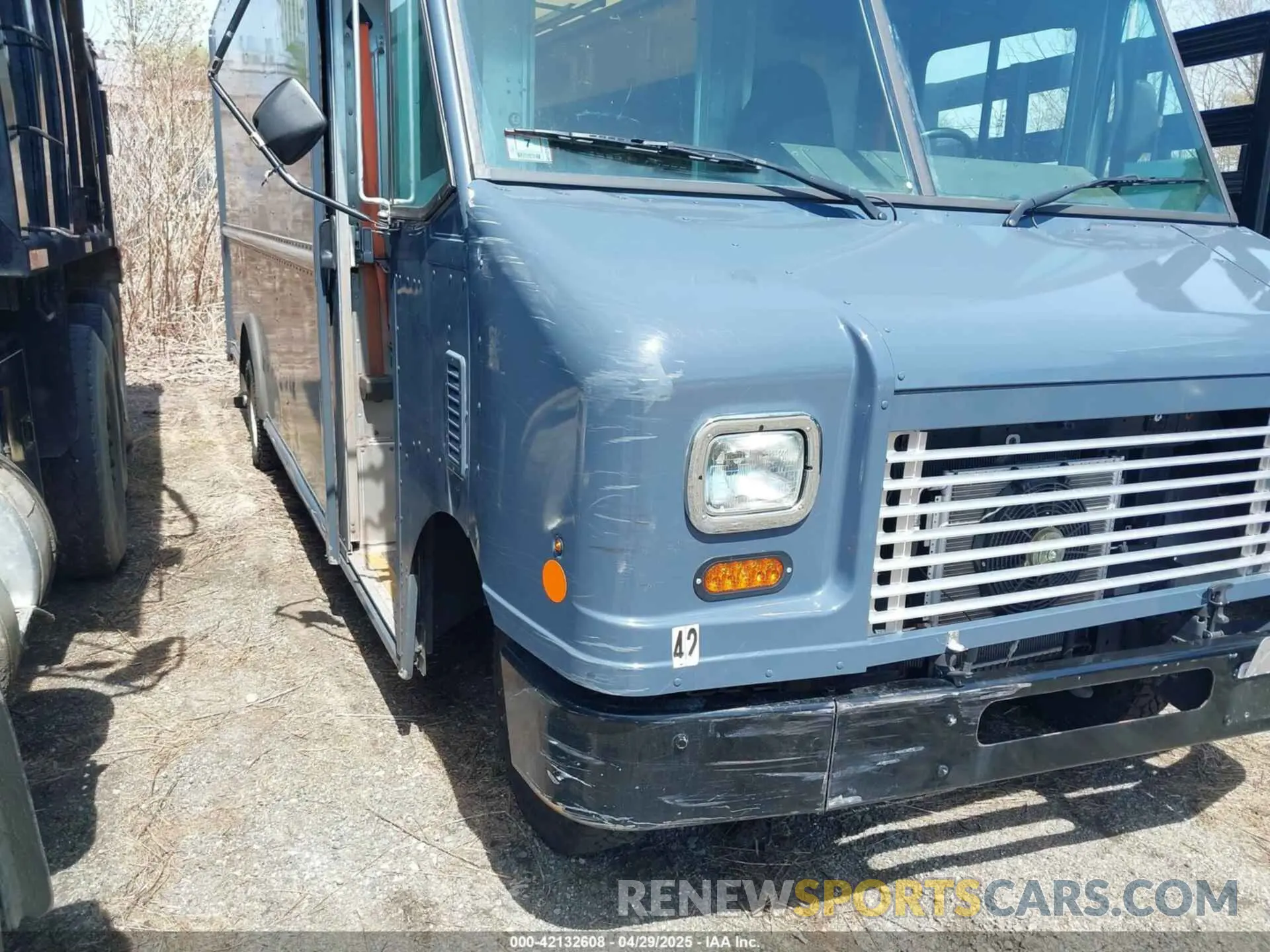 11 Photograph of a damaged car 1FC3E4K63KDC48097 FORD E-450 STRIPPED 2019