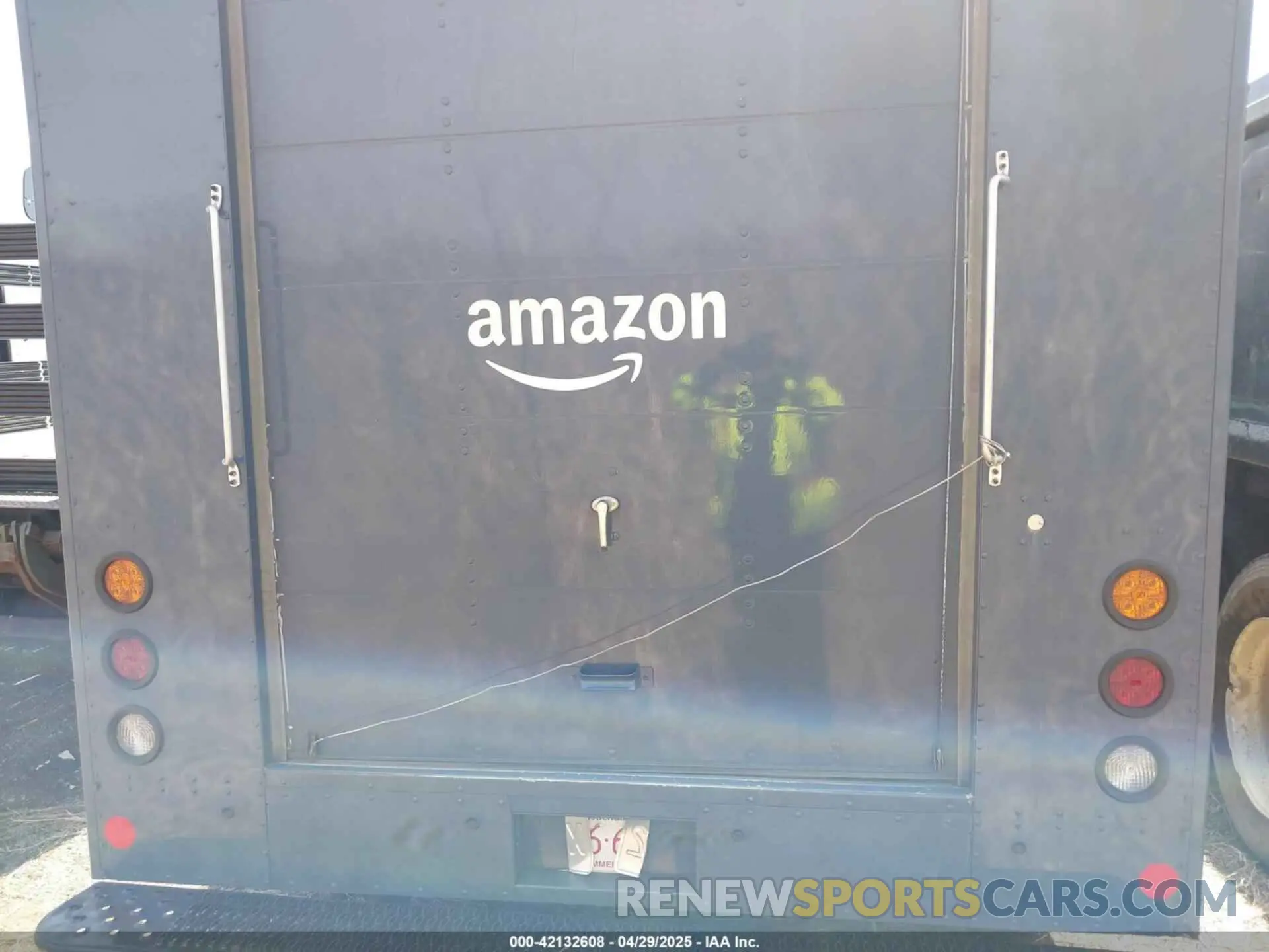 15 Photograph of a damaged car 1FC3E4K63KDC48097 FORD E-450 STRIPPED 2019