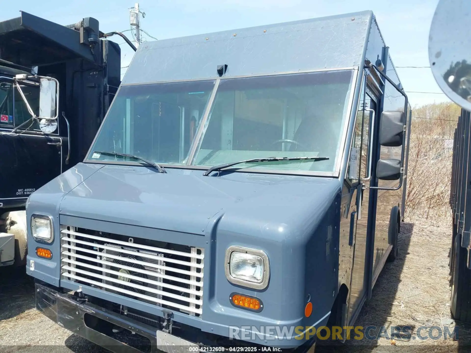 2 Photograph of a damaged car 1FC3E4K63KDC48097 FORD E-450 STRIPPED 2019