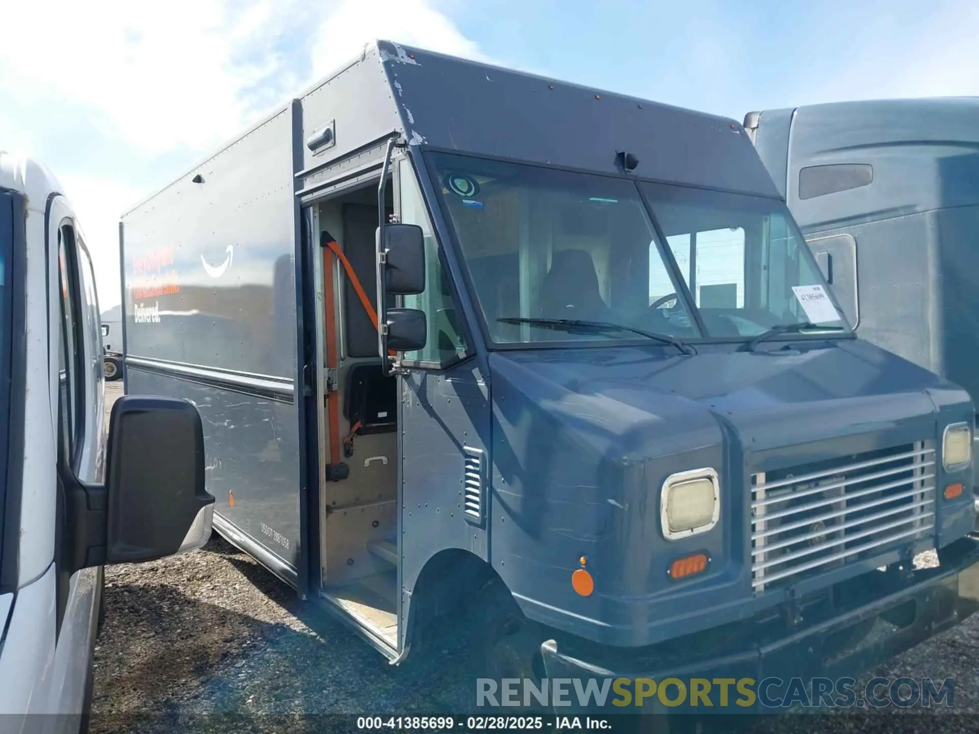13 Photograph of a damaged car 1FC3E4K63KDC51596 FORD E-450 STRIPPED 2019