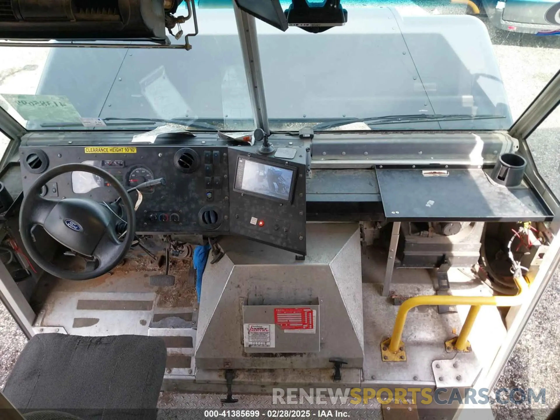 6 Photograph of a damaged car 1FC3E4K63KDC51596 FORD E-450 STRIPPED 2019