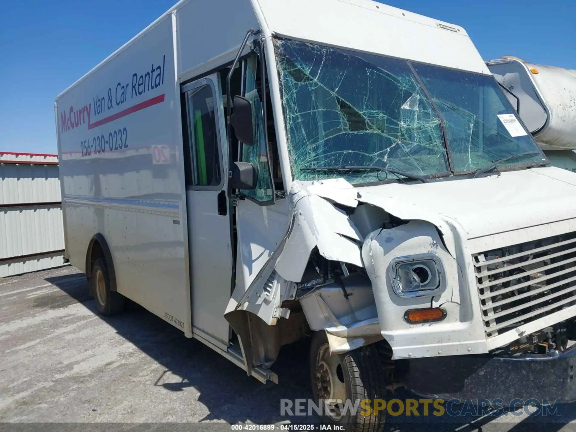 13 Photograph of a damaged car 1FC4E4KN2NDC12000 FORD E-450 STRIPPED 2022