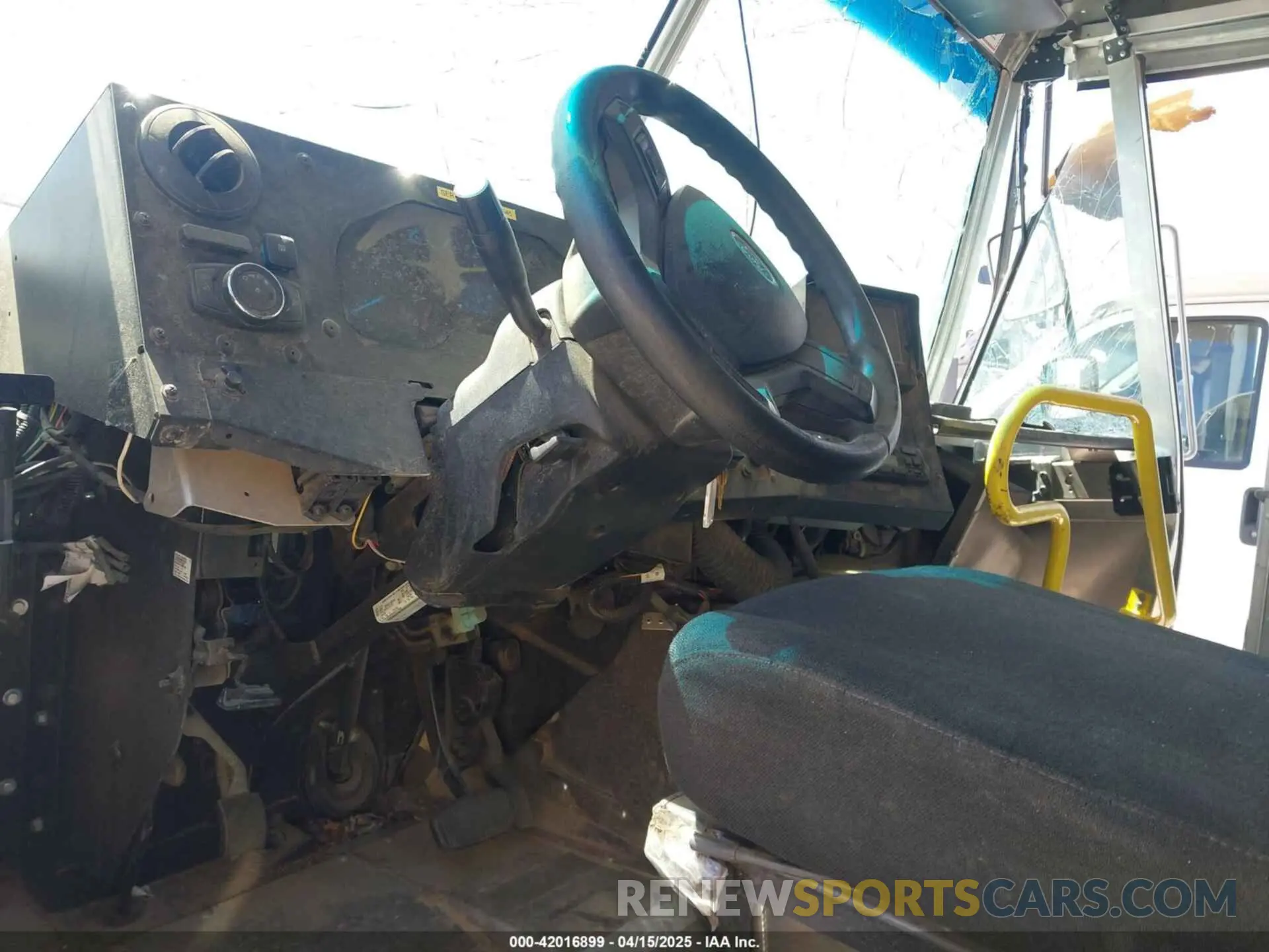 7 Photograph of a damaged car 1FC4E4KN2NDC12000 FORD E-450 STRIPPED 2022