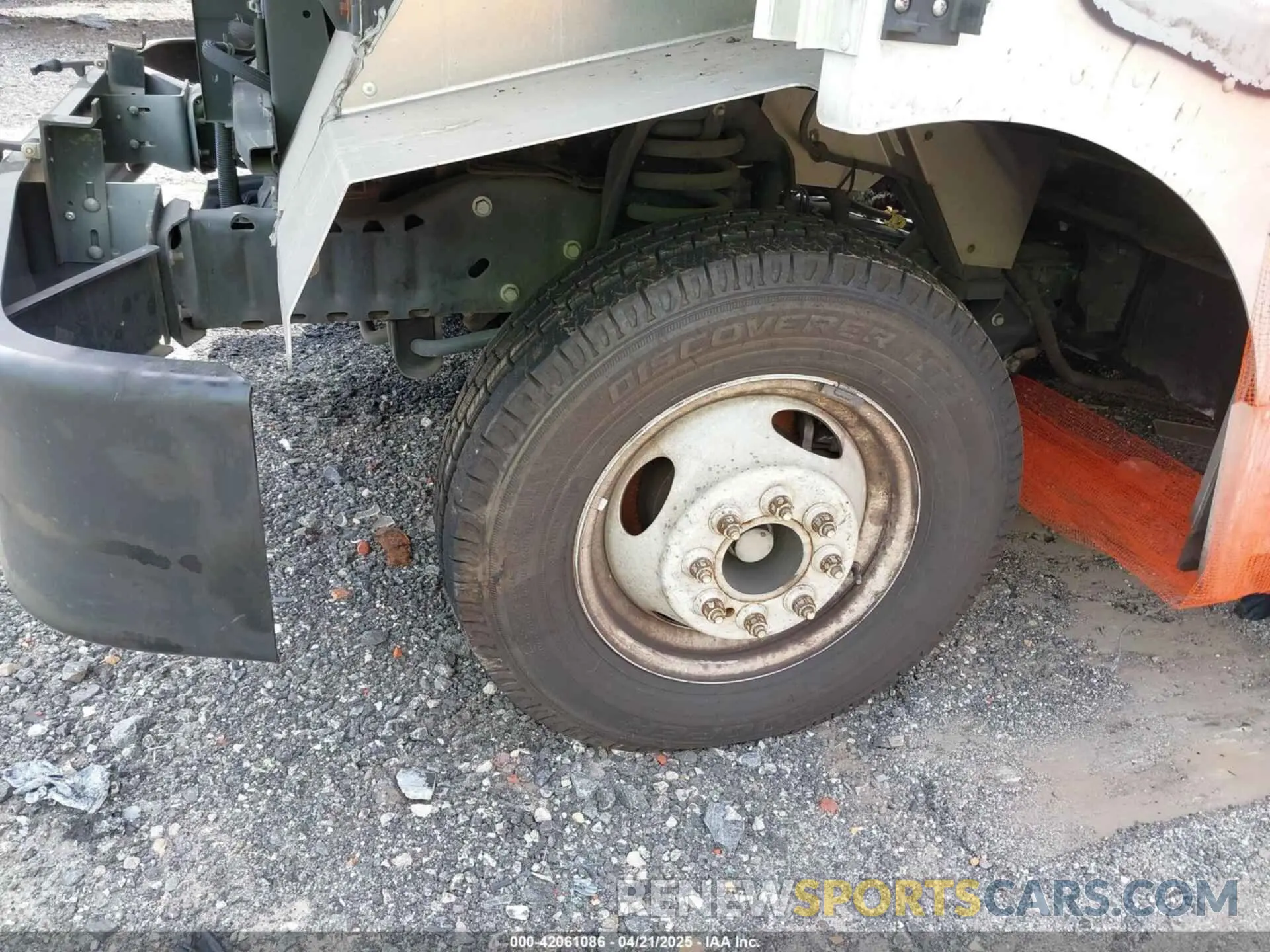 17 Photograph of a damaged car 1FC4E4KN5PDD09209 FORD E-450 STRIPPED 2023