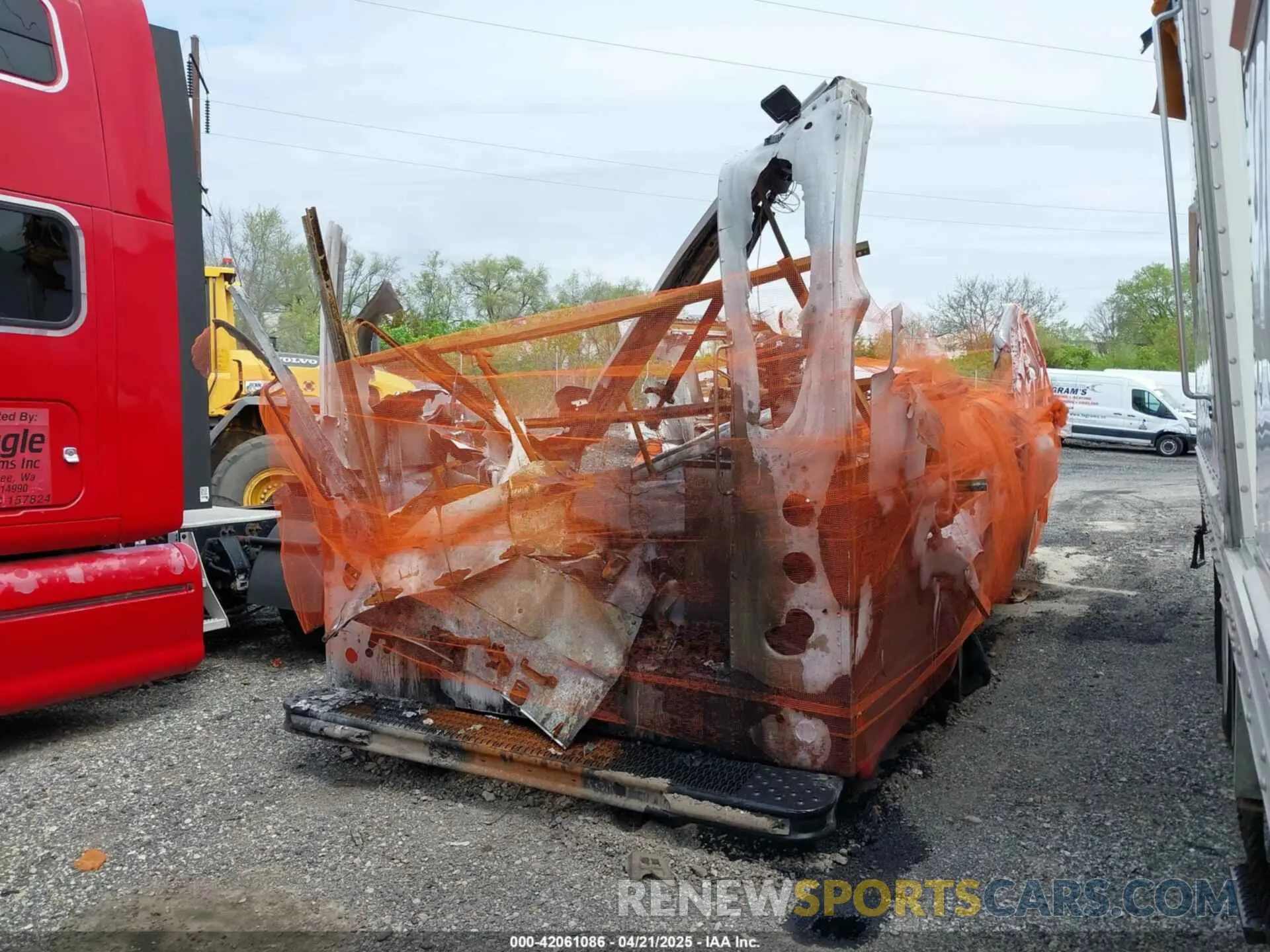 4 Photograph of a damaged car 1FC4E4KN5PDD09209 FORD E-450 STRIPPED 2023