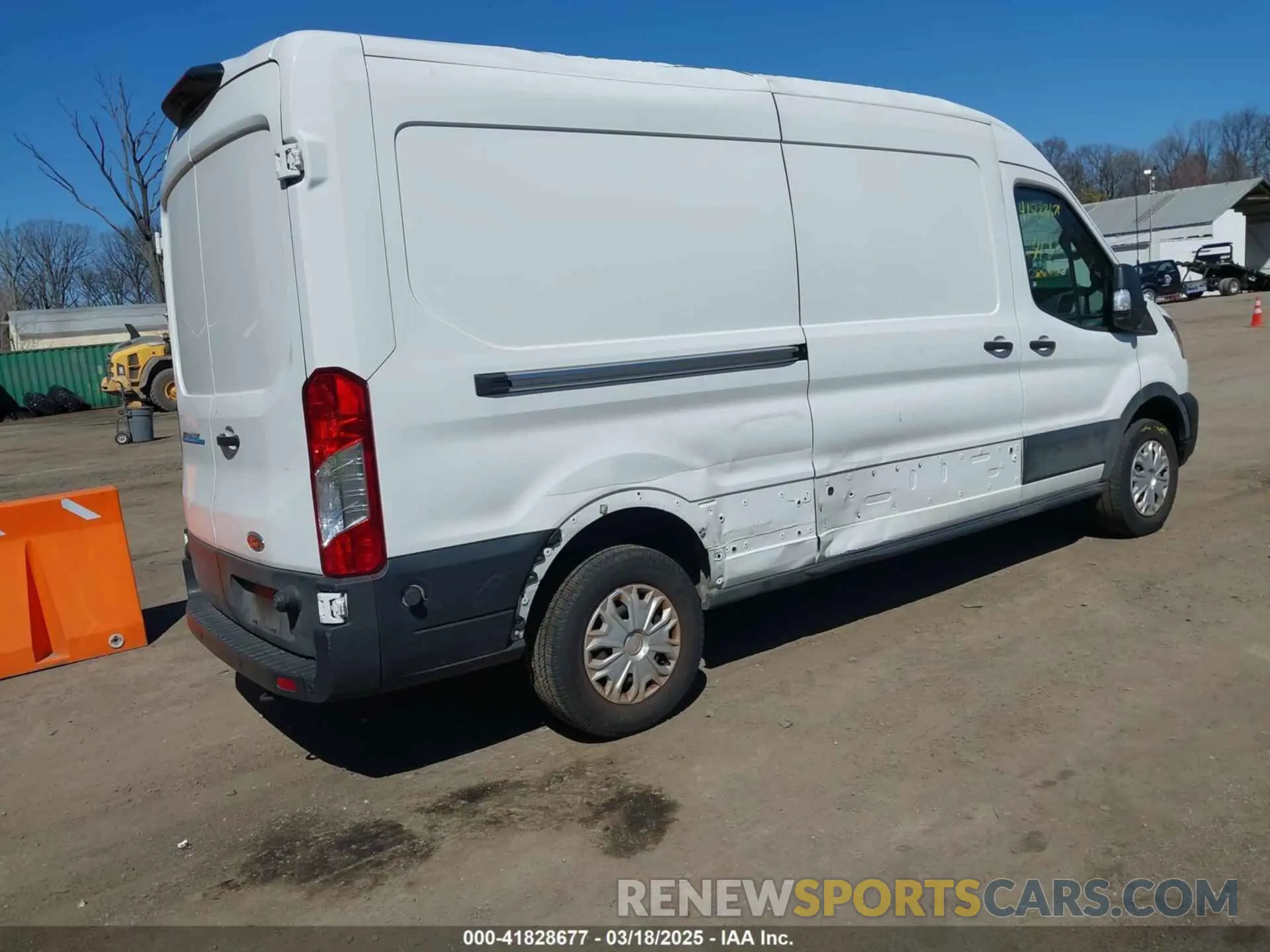 4 Photograph of a damaged car 1FTBW9CK0NKA63300 FORD E-TRANSIT-350 2022