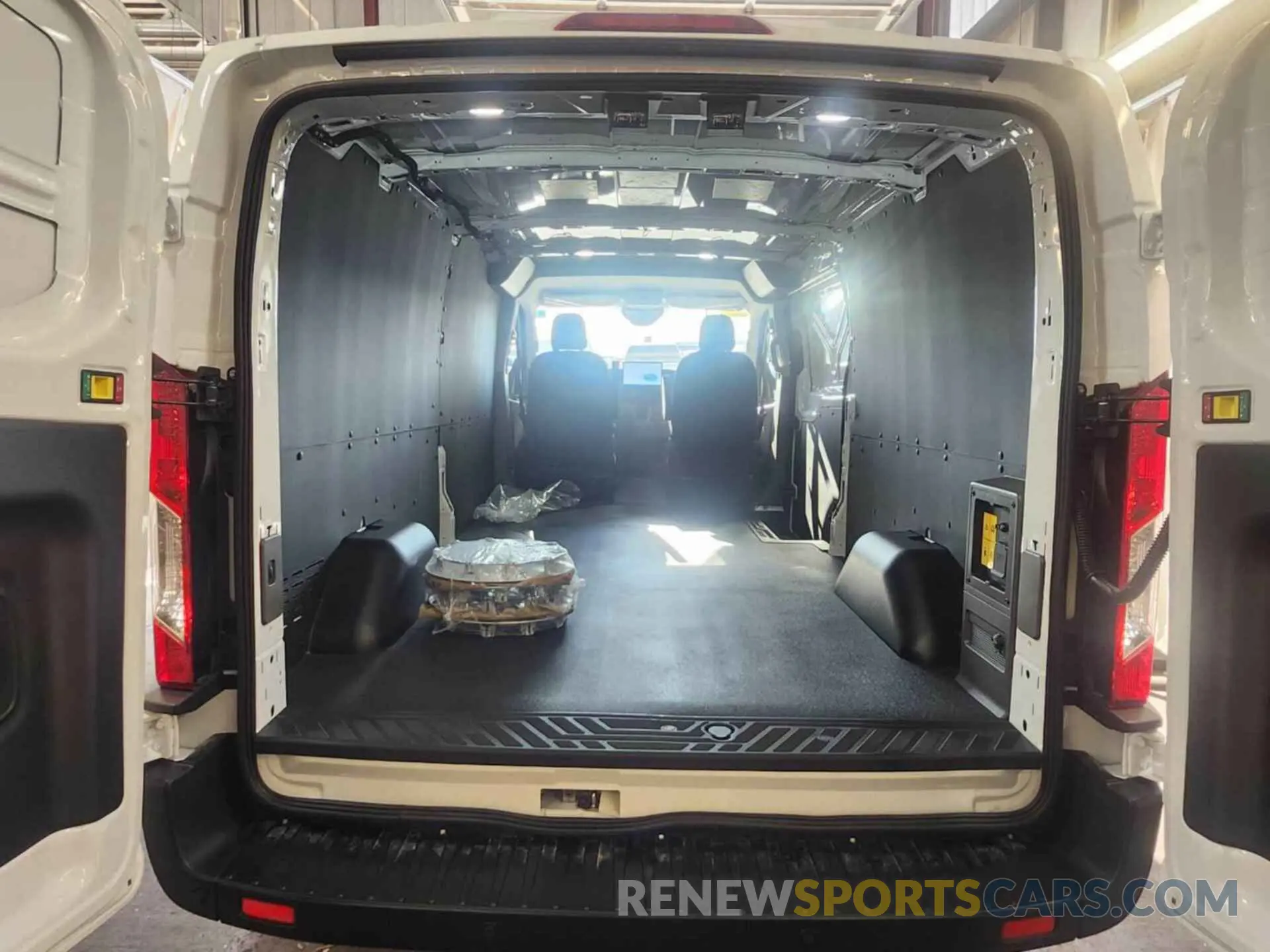 15 Photograph of a damaged car 1FTBW1YM2SKA12985 FORD E-TRANSIT-350 2025