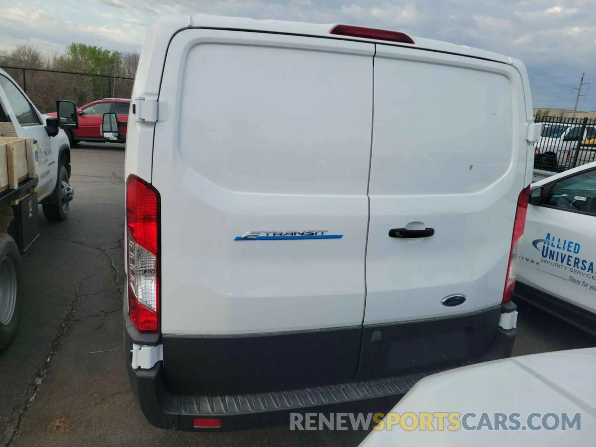 17 Photograph of a damaged car 1FTBW1YM6SKA13055 FORD E-TRANSIT-350 2025