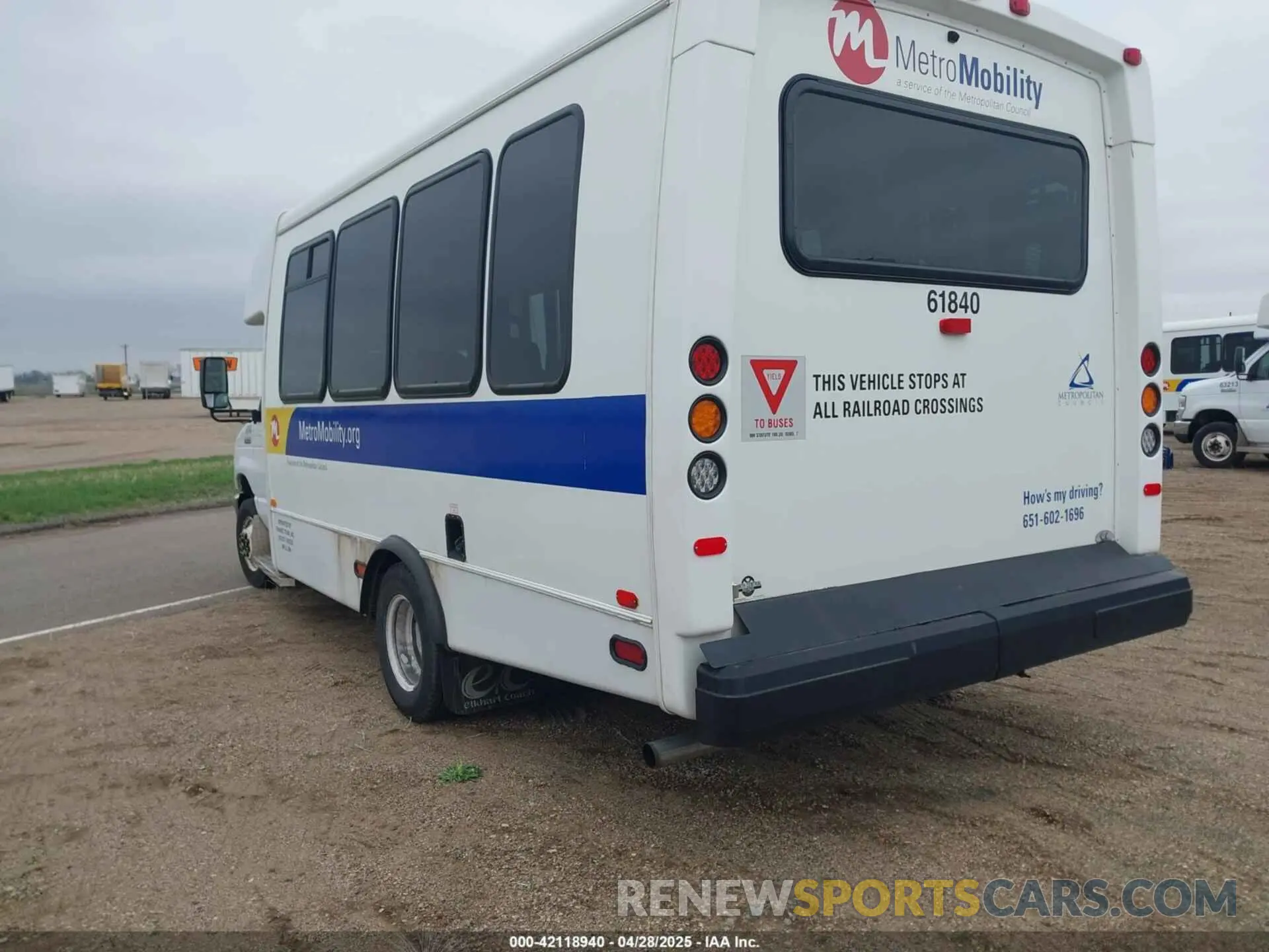 3 Photograph of a damaged car 1FDFE4FS2KDC56174 FORD ECONOLINE 2019