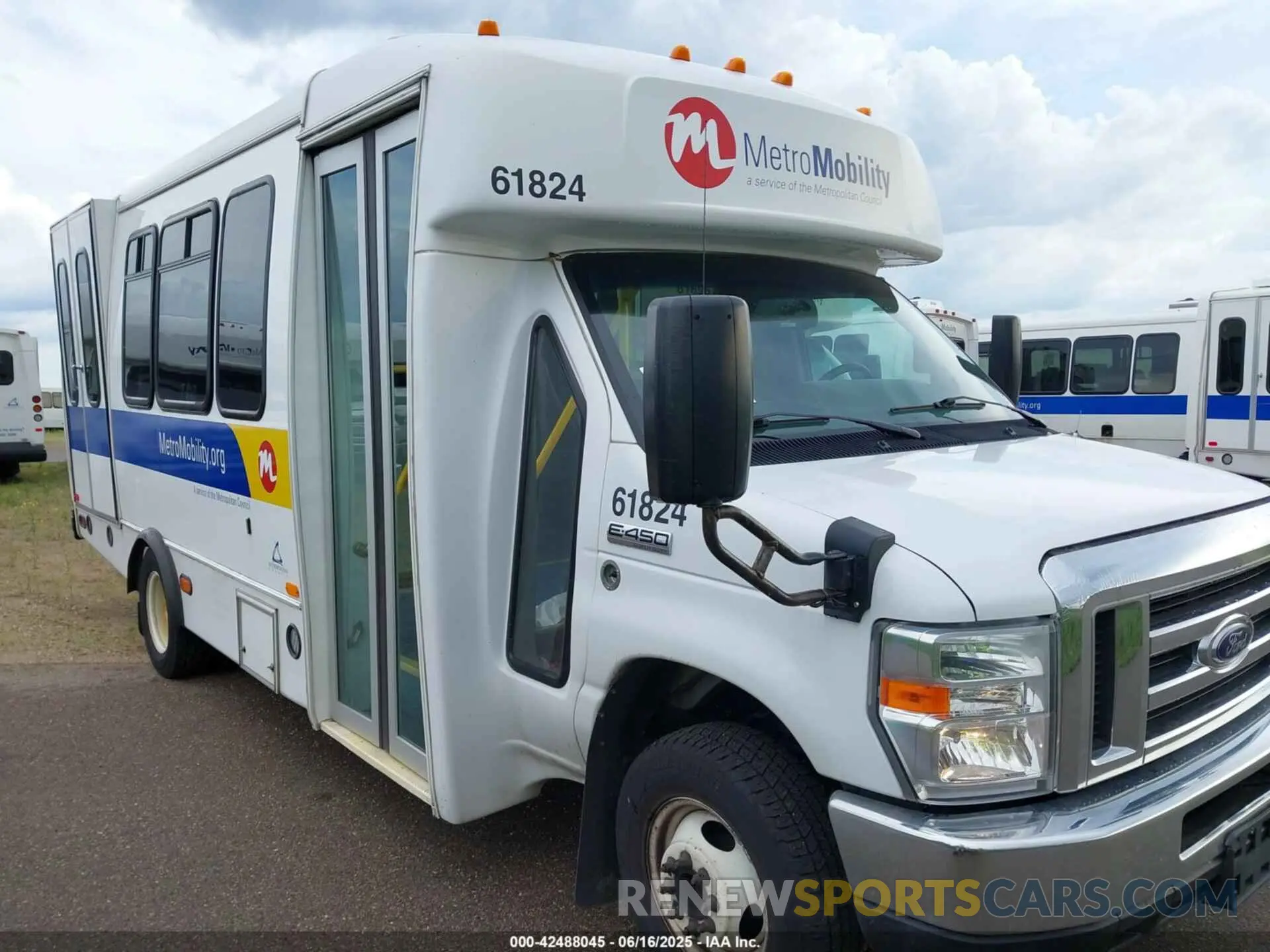 1 Photograph of a damaged car 1FDFE4FS5KDC56122 FORD ECONOLINE 2019