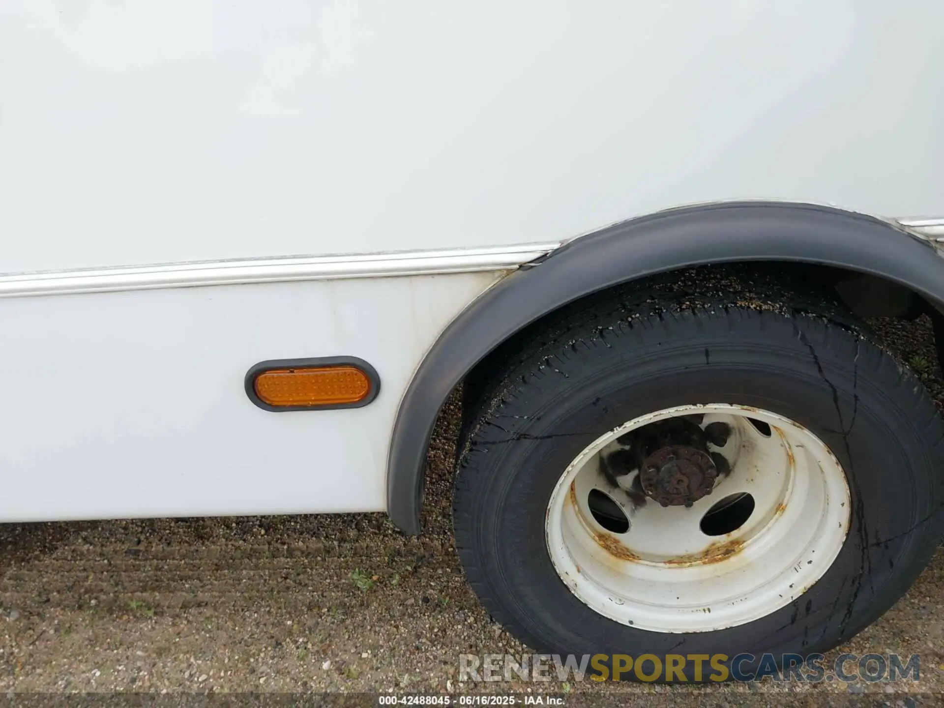11 Photograph of a damaged car 1FDFE4FS5KDC56122 FORD ECONOLINE 2019