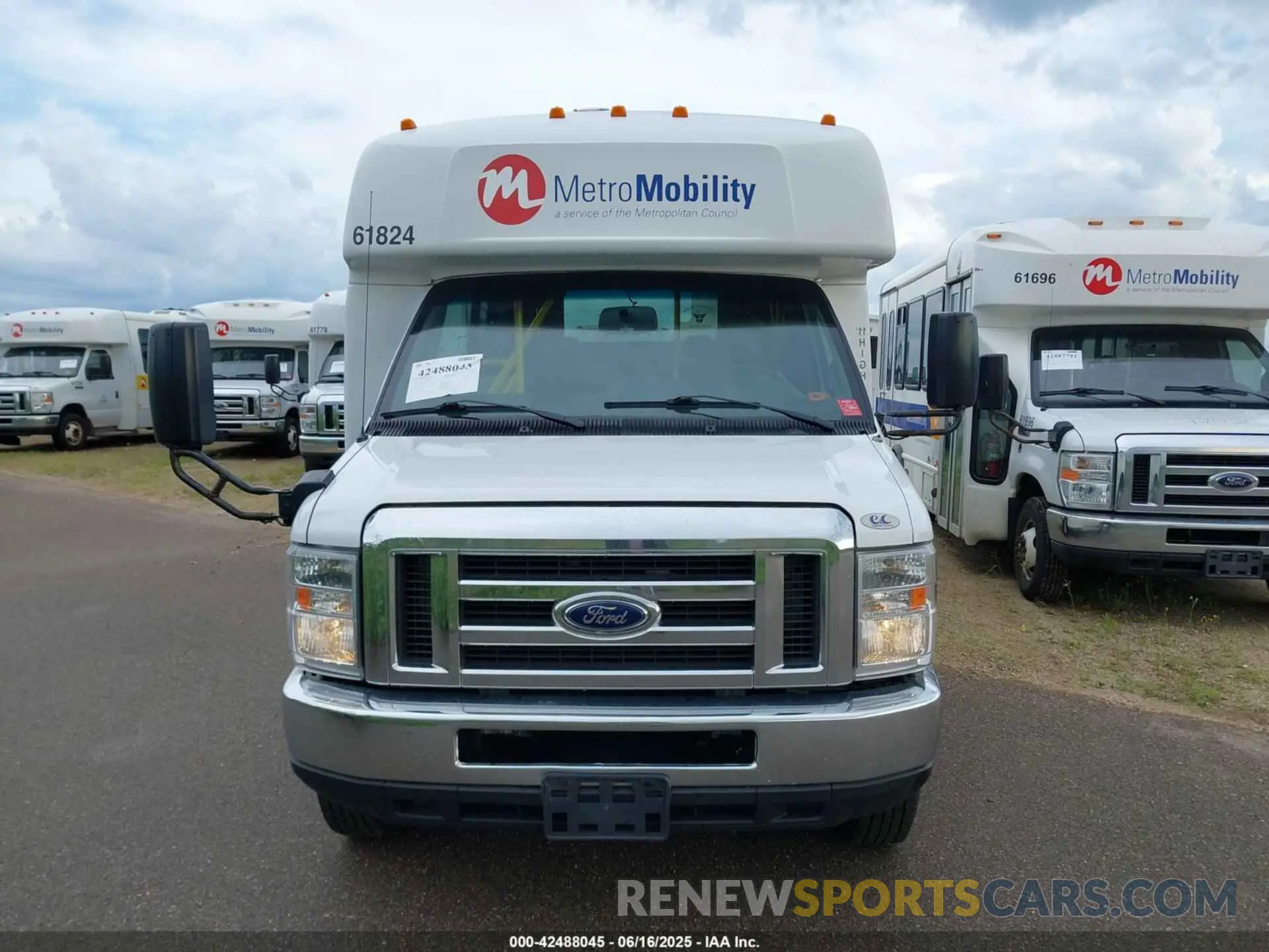 12 Photograph of a damaged car 1FDFE4FS5KDC56122 FORD ECONOLINE 2019