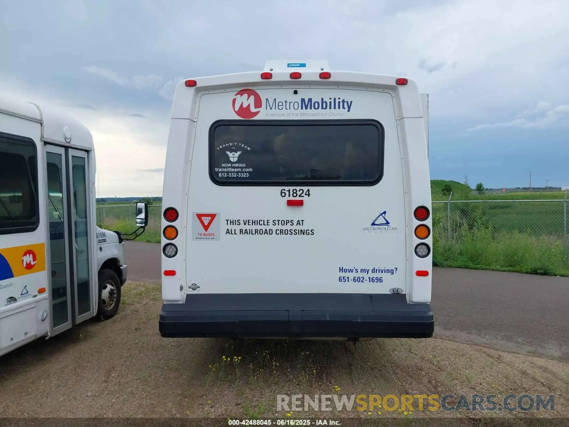 15 Photograph of a damaged car 1FDFE4FS5KDC56122 FORD ECONOLINE 2019