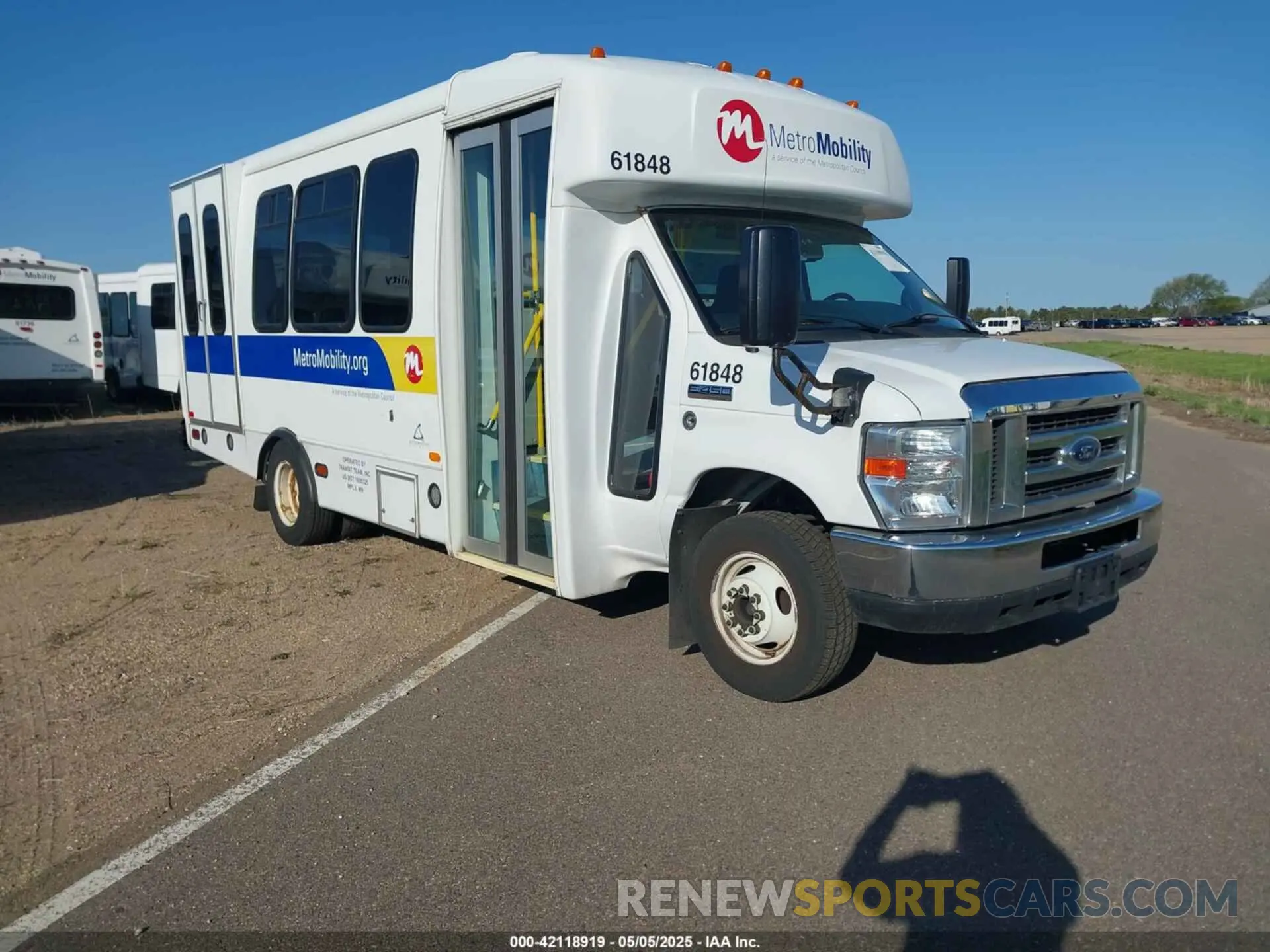 1 Photograph of a damaged car 1FDFE4FS8KDC56146 FORD ECONOLINE 2019