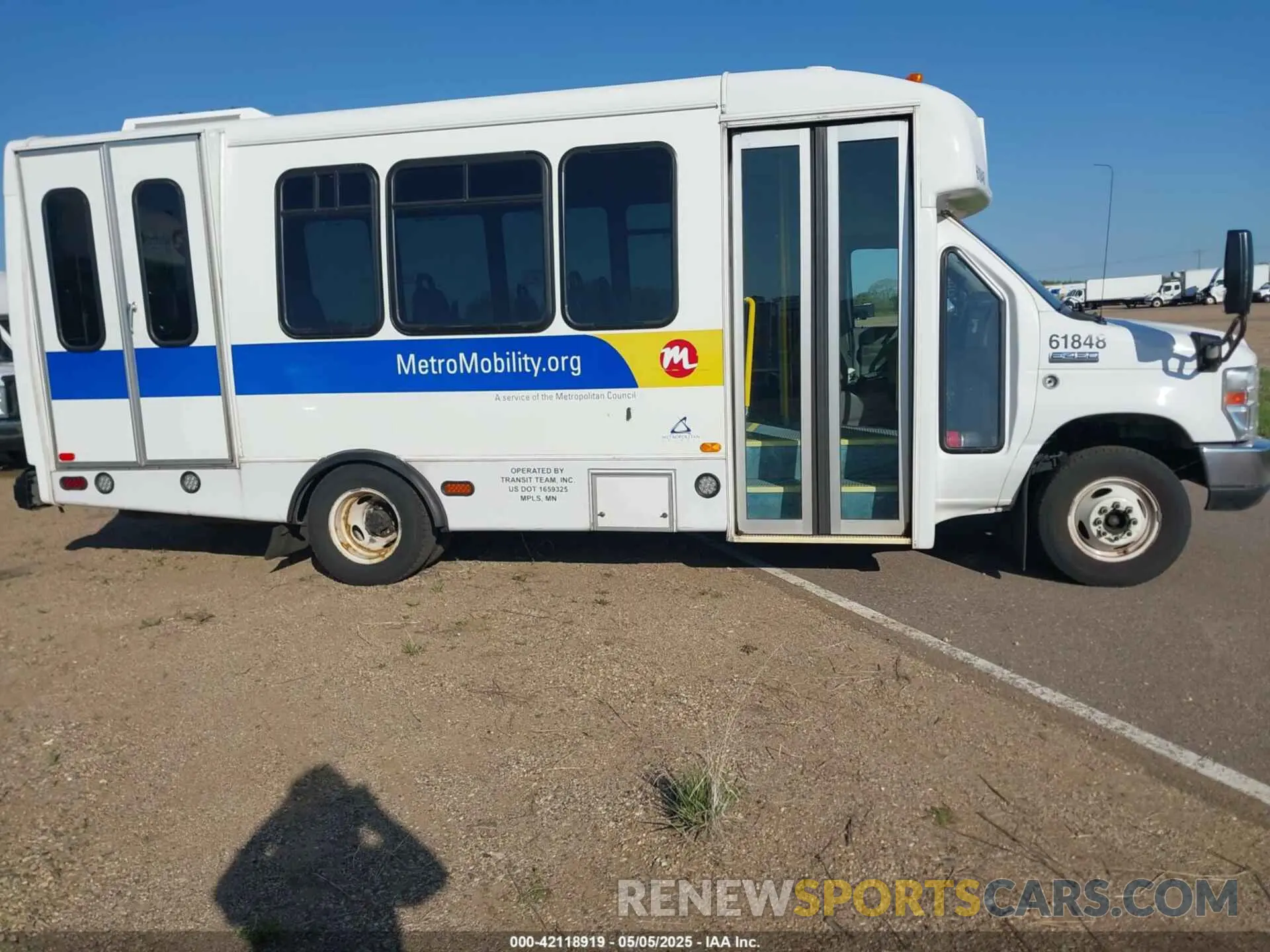 13 Photograph of a damaged car 1FDFE4FS8KDC56146 FORD ECONOLINE 2019
