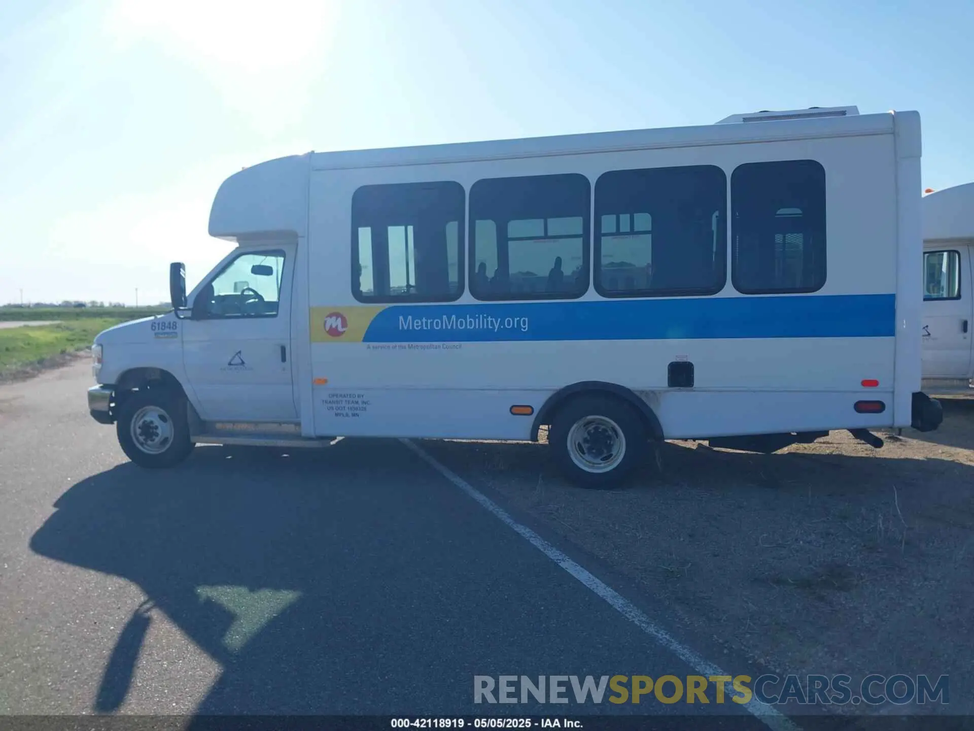 14 Photograph of a damaged car 1FDFE4FS8KDC56146 FORD ECONOLINE 2019