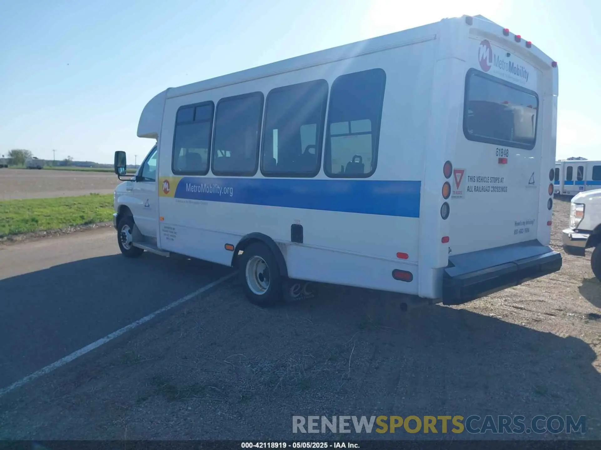 3 Photograph of a damaged car 1FDFE4FS8KDC56146 FORD ECONOLINE 2019