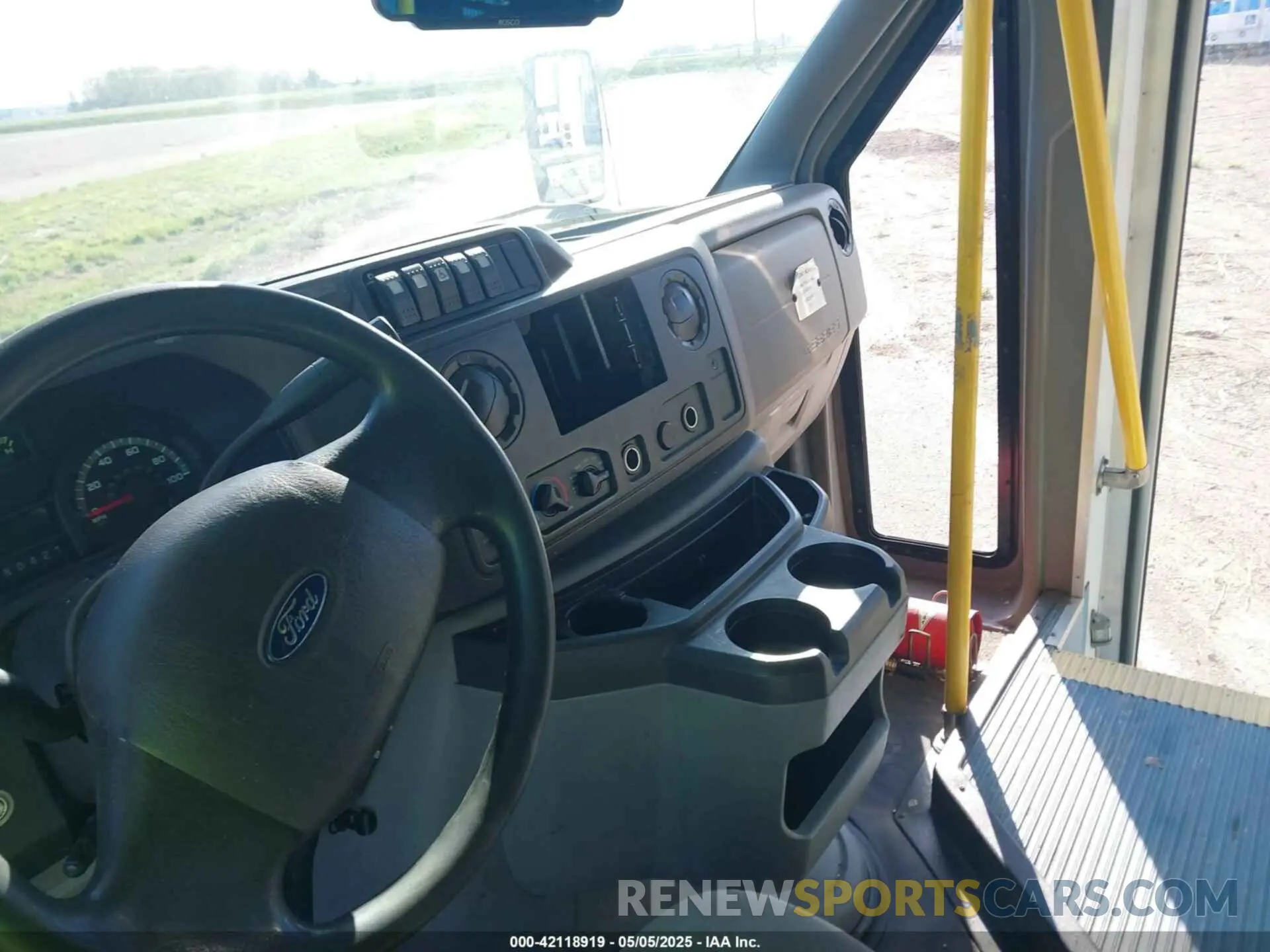6 Photograph of a damaged car 1FDFE4FS8KDC56146 FORD ECONOLINE 2019