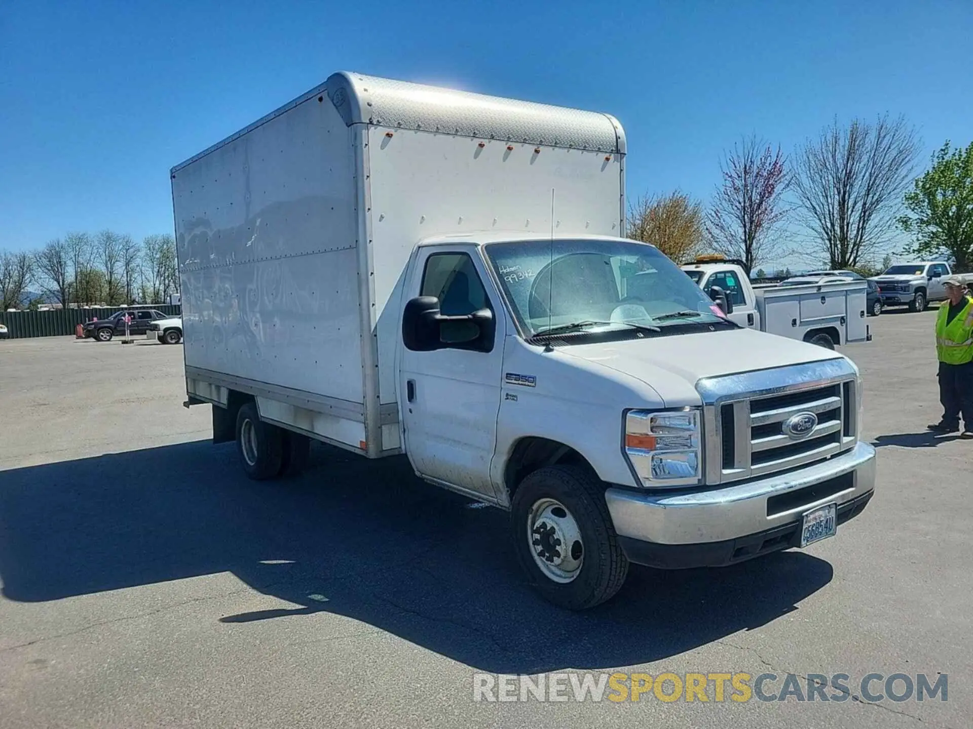 1 Photograph of a damaged car 1FDWE3F65KDC36417 FORD ECONOLINE 2019