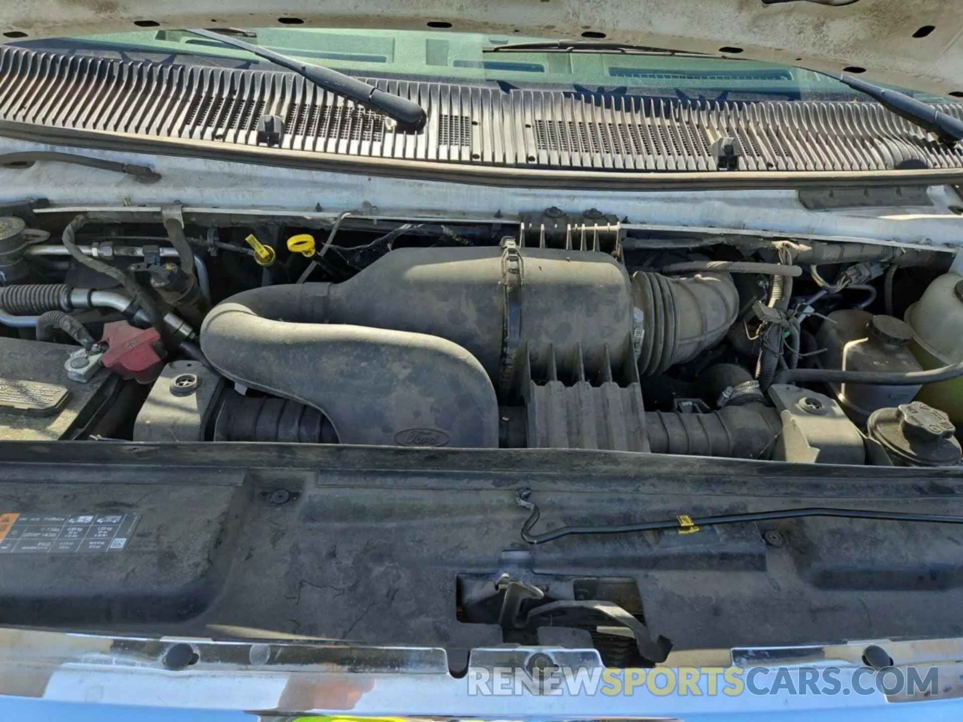 19 Photograph of a damaged car 1FDWE3F65KDC36417 FORD ECONOLINE 2019