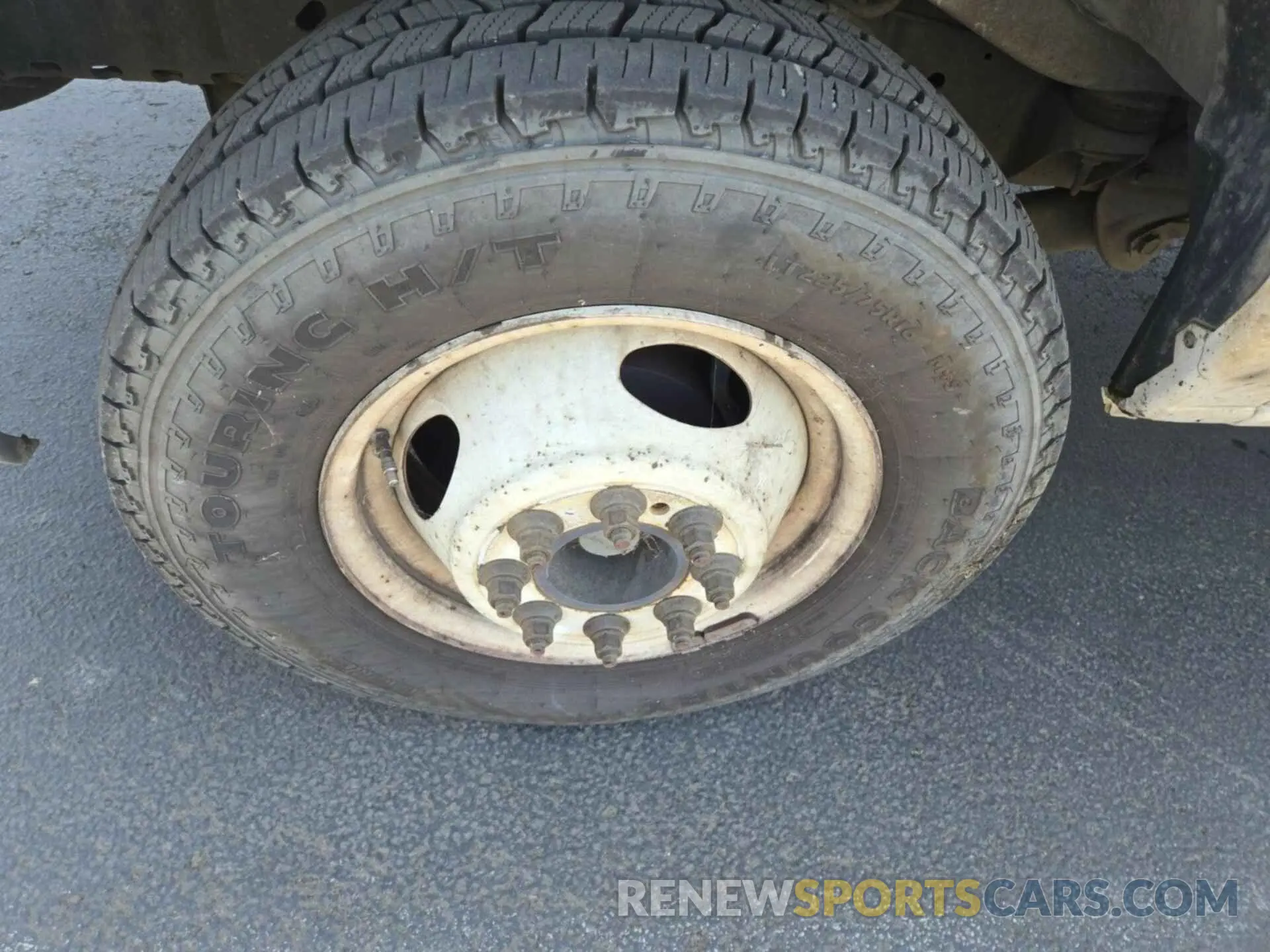 24 Photograph of a damaged car 1FDWE3F65KDC36417 FORD ECONOLINE 2019