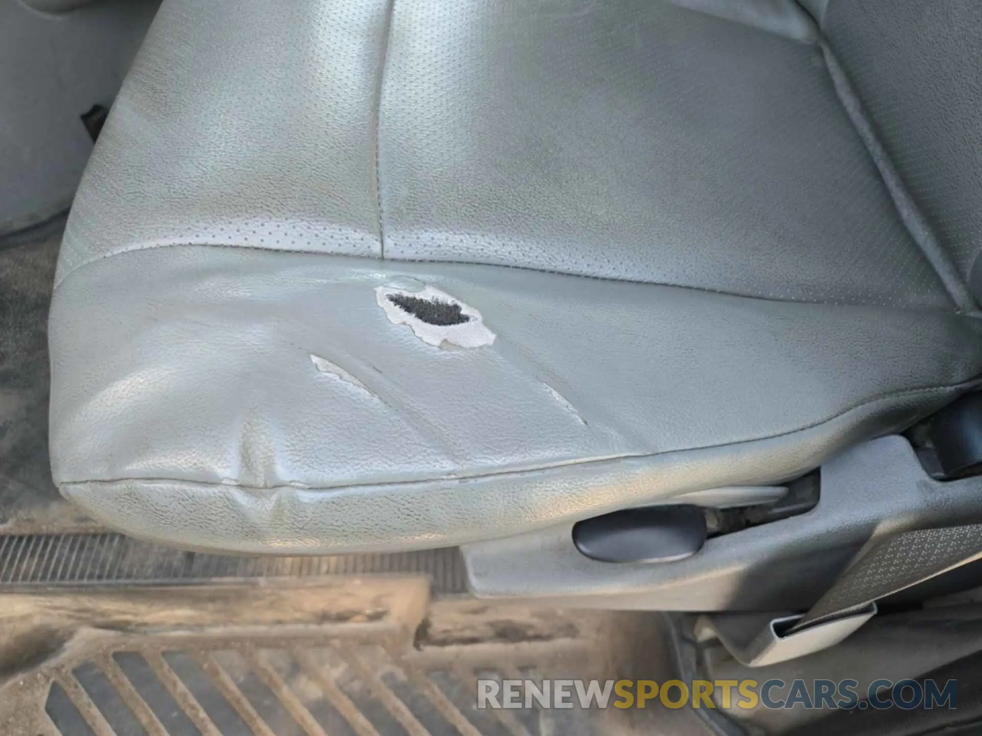 29 Photograph of a damaged car 1FDWE3F65KDC36417 FORD ECONOLINE 2019
