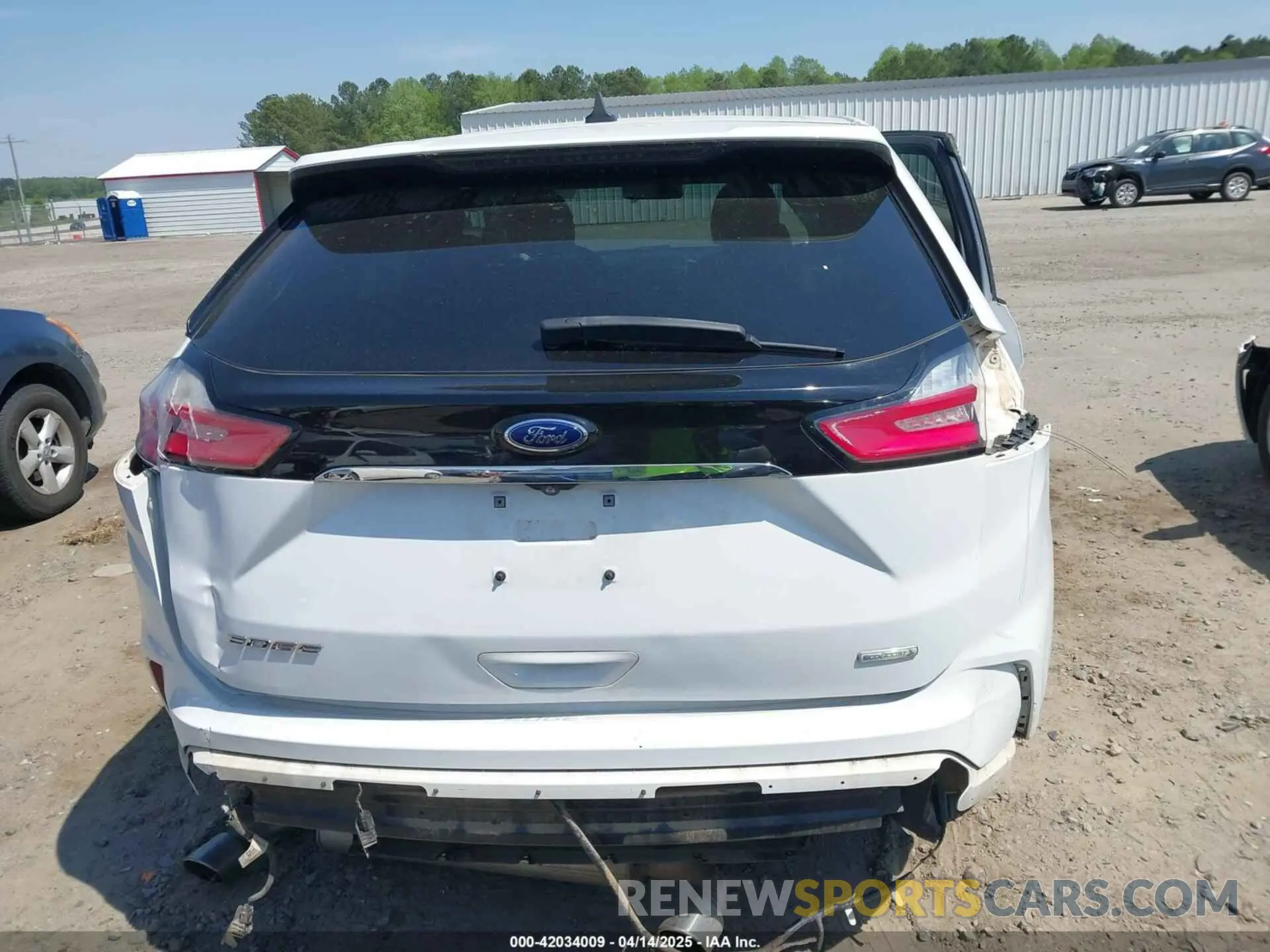 17 Photograph of a damaged car 2FMPK3G91KBC27869 FORD EDGE 2019