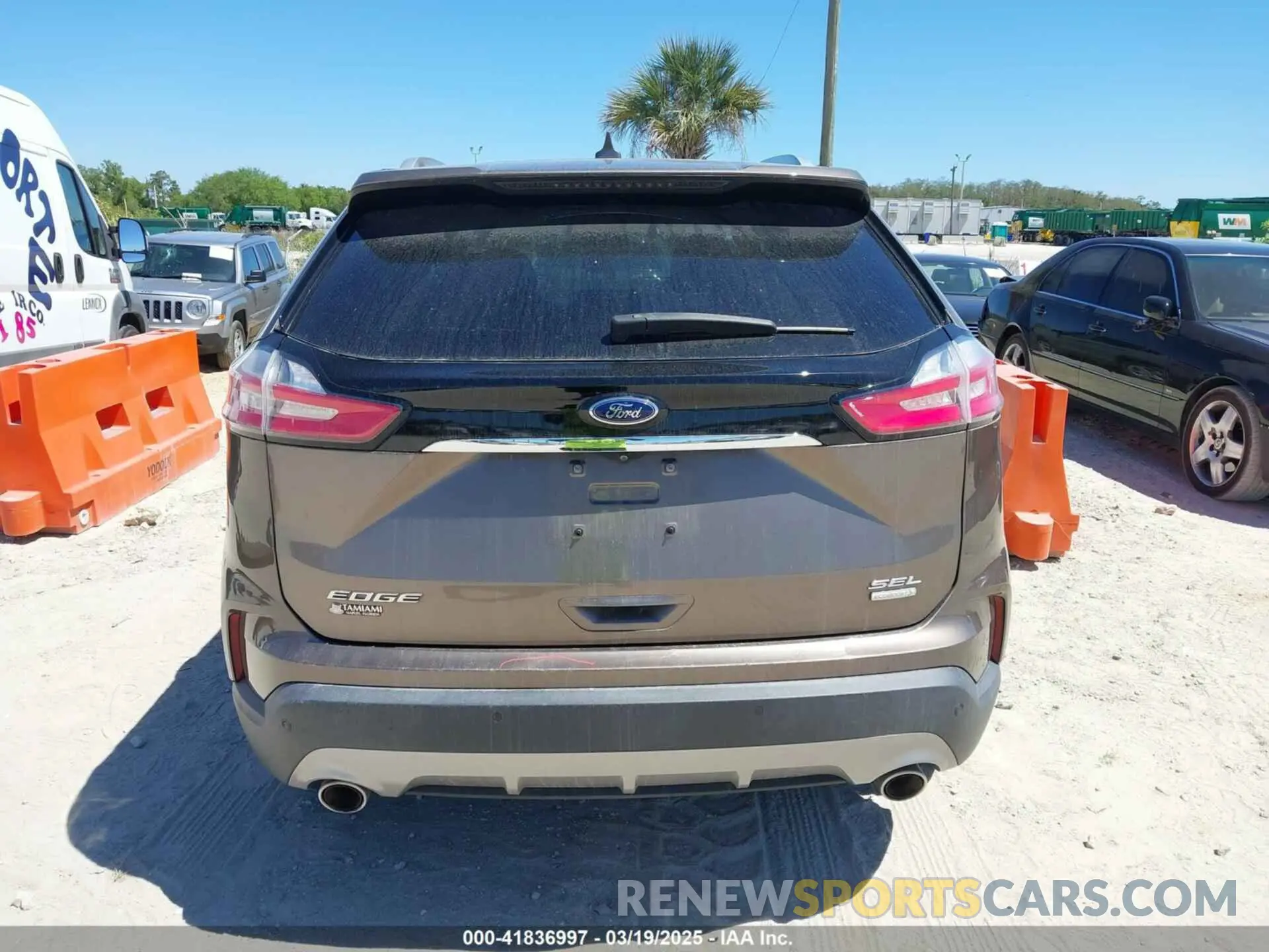 17 Photograph of a damaged car 2FMPK3J90KBB67205 FORD EDGE 2019
