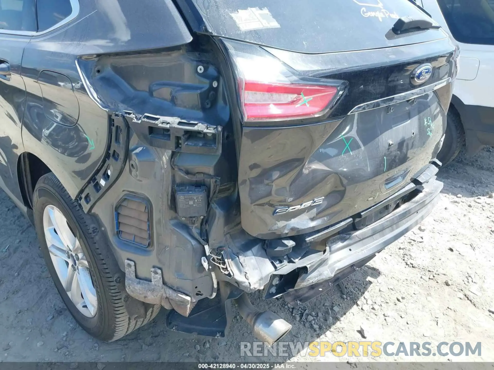 19 Photograph of a damaged car 2FMPK3J91KBB69545 FORD EDGE 2019