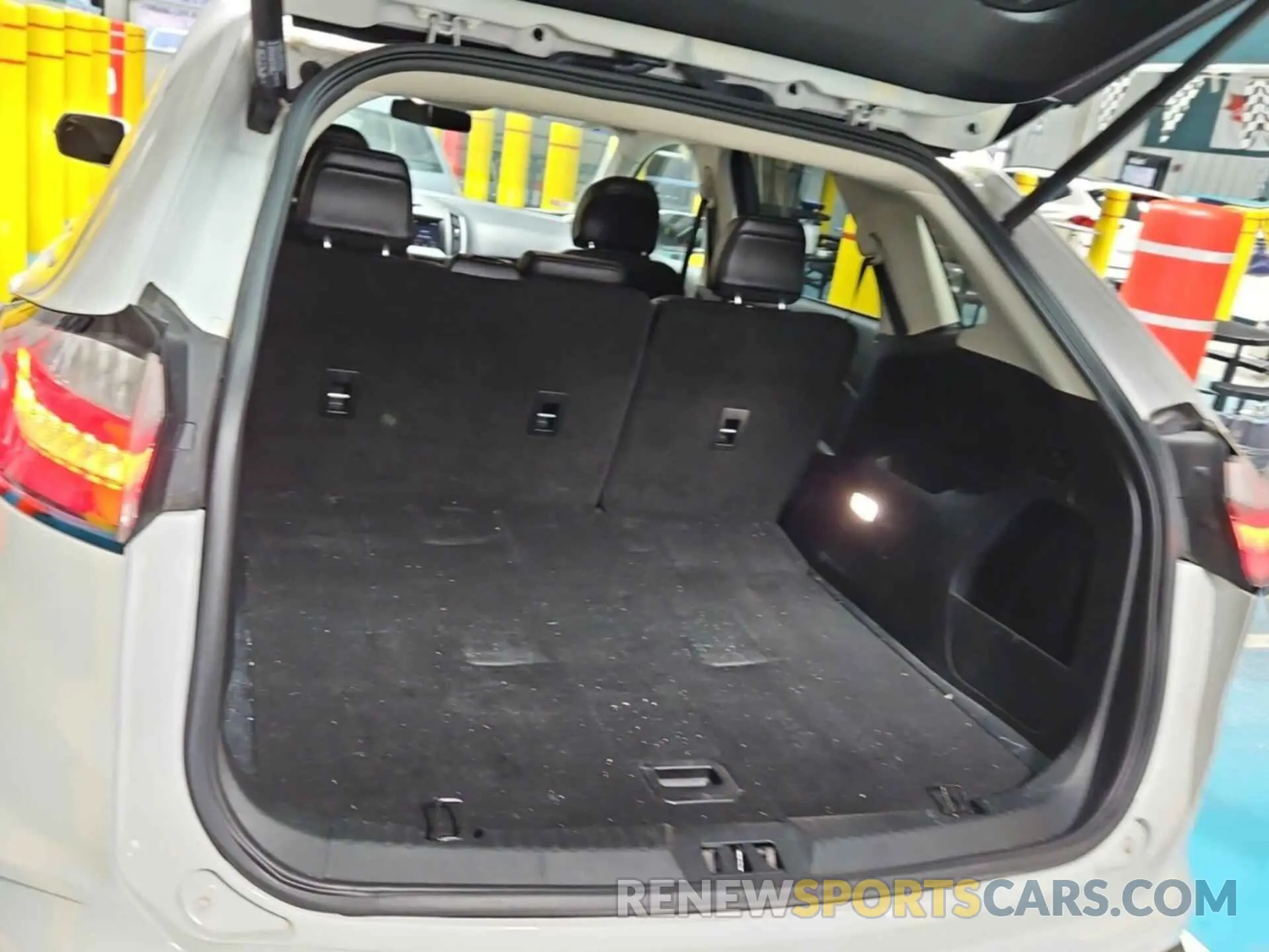 18 Photograph of a damaged car 2FMPK3J94KBC64312 FORD EDGE 2019