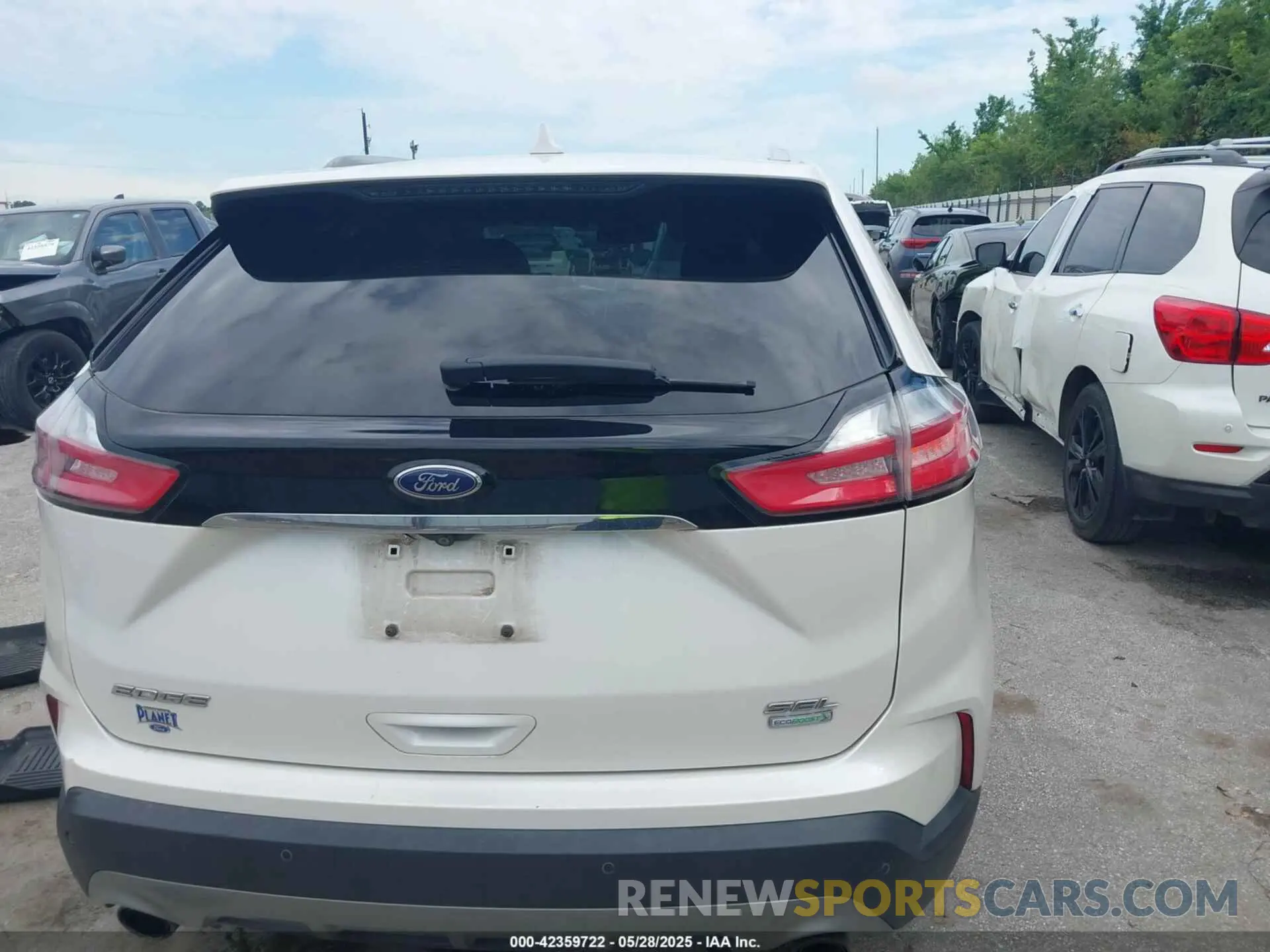 16 Photograph of a damaged car 2FMPK3J96KBB95803 FORD EDGE 2019