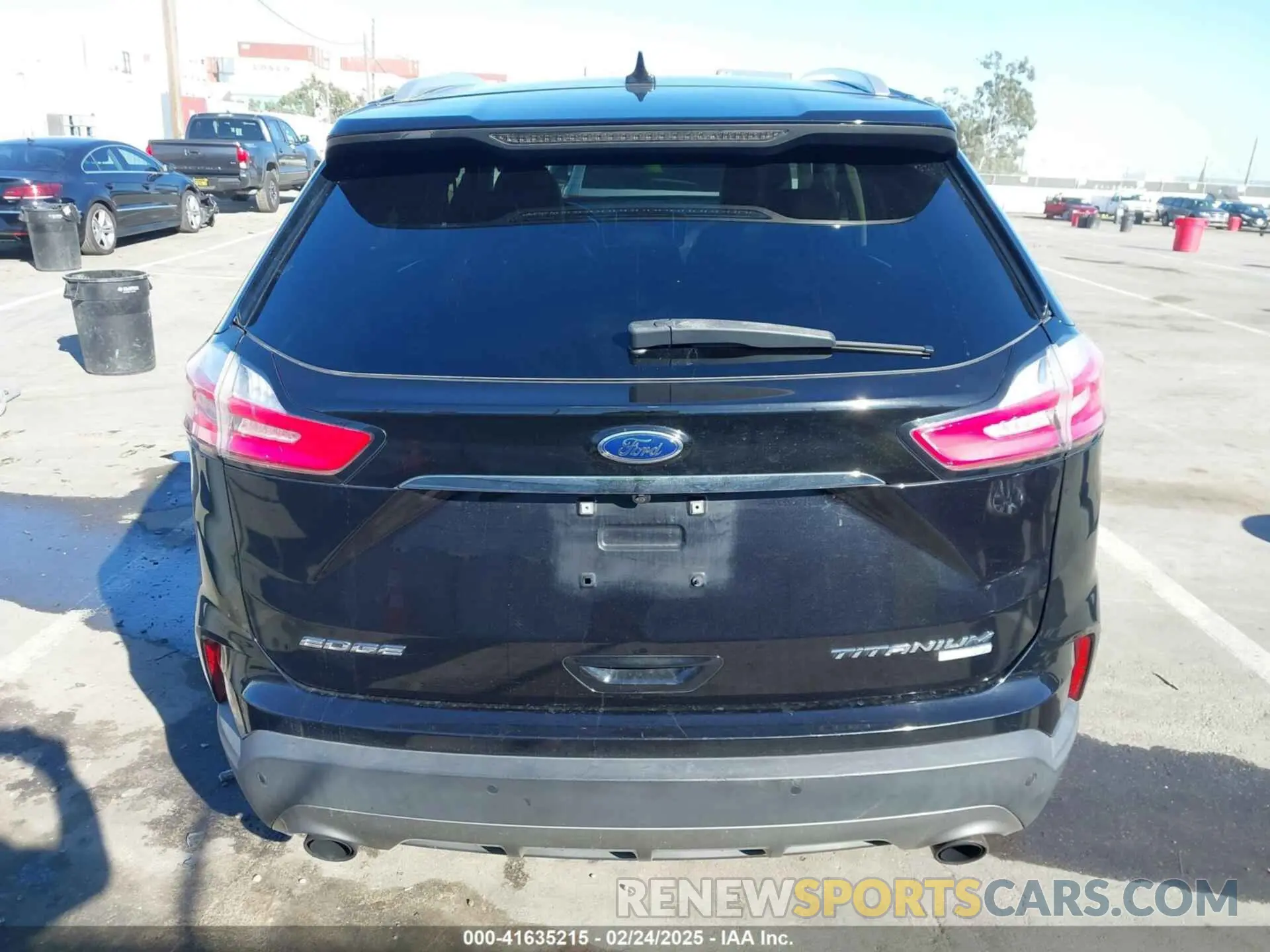 17 Photograph of a damaged car 2FMPK3K90KBB63086 FORD EDGE 2019