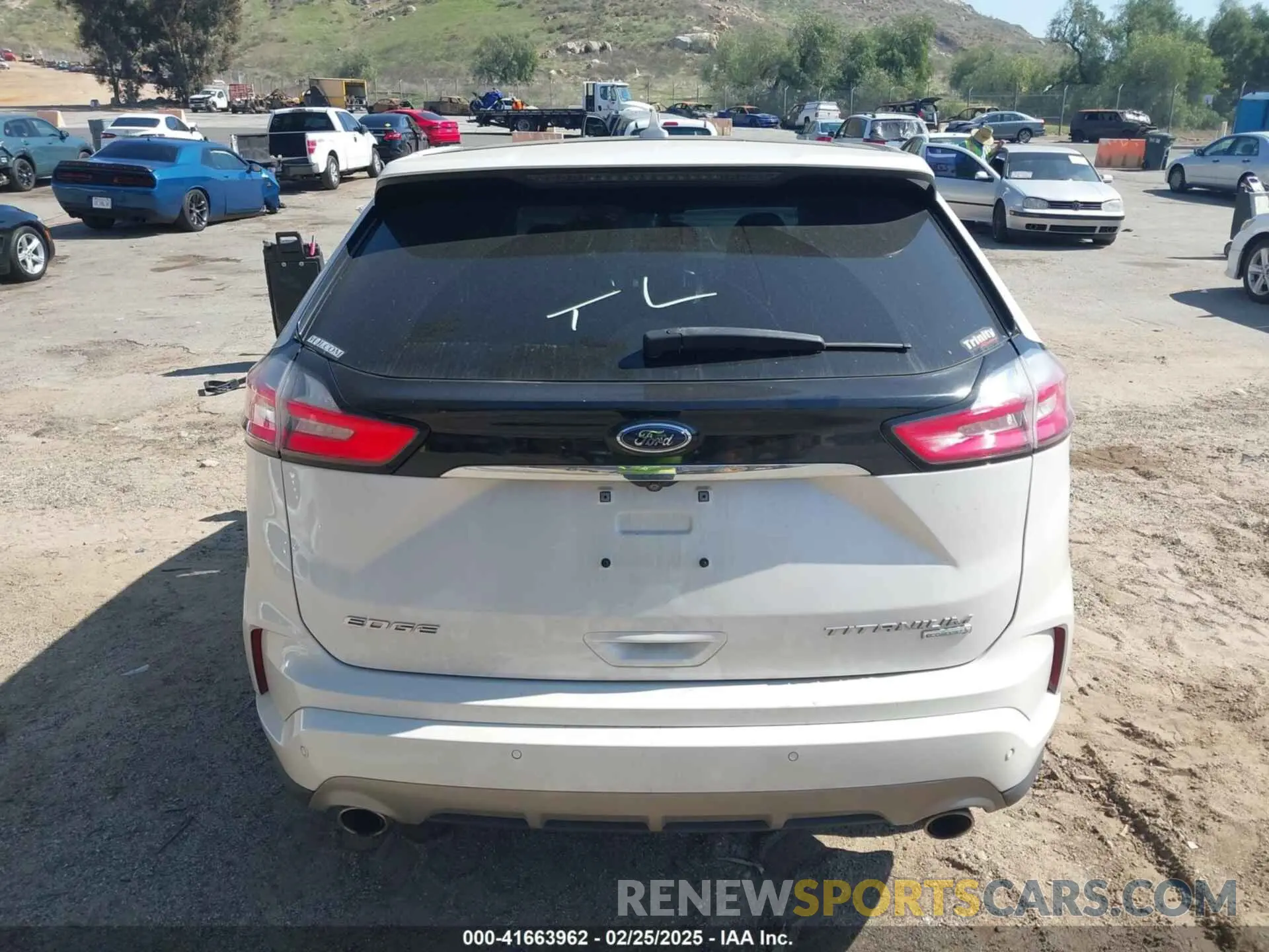 17 Photograph of a damaged car 2FMPK3K94KBB32715 FORD EDGE 2019